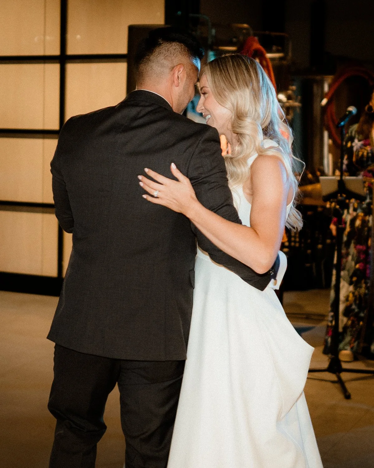 Brided and grooms first dance in Queenstown