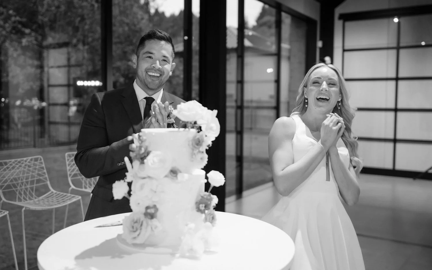 beautiful wedding cake in Queenstown
