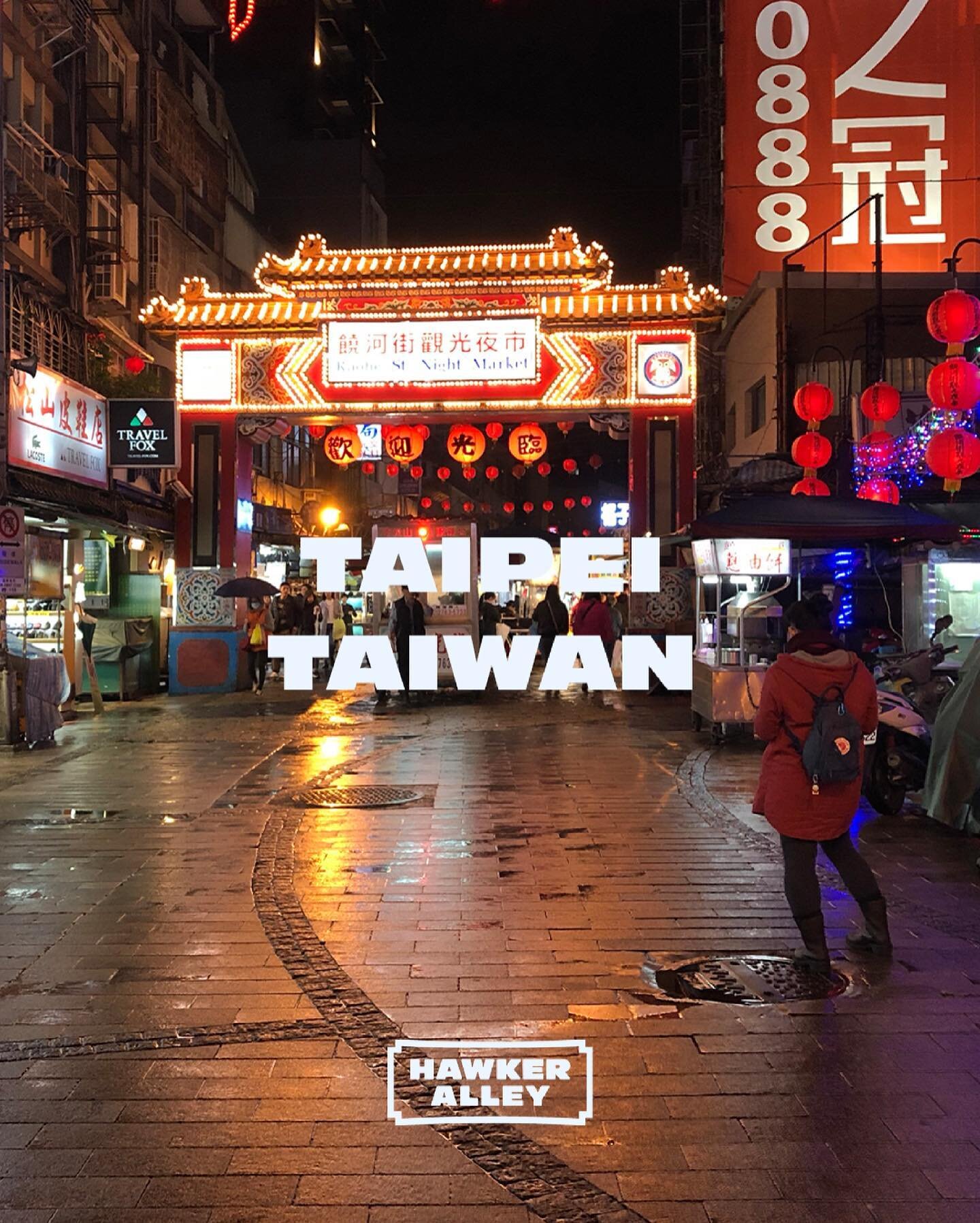 🌃No stop in East Asia is complete without the night markets in Taiwan. Here&rsquo;s a peak at some our favorite vendors and snacks. Anyone else missing international travel right now? 🙋🏽&zwj;♂️

#hawkeralley #chairmantruck #eatgoodgais #ourhawkerc