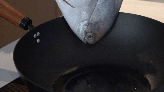 不沾煎魚gif.gif
