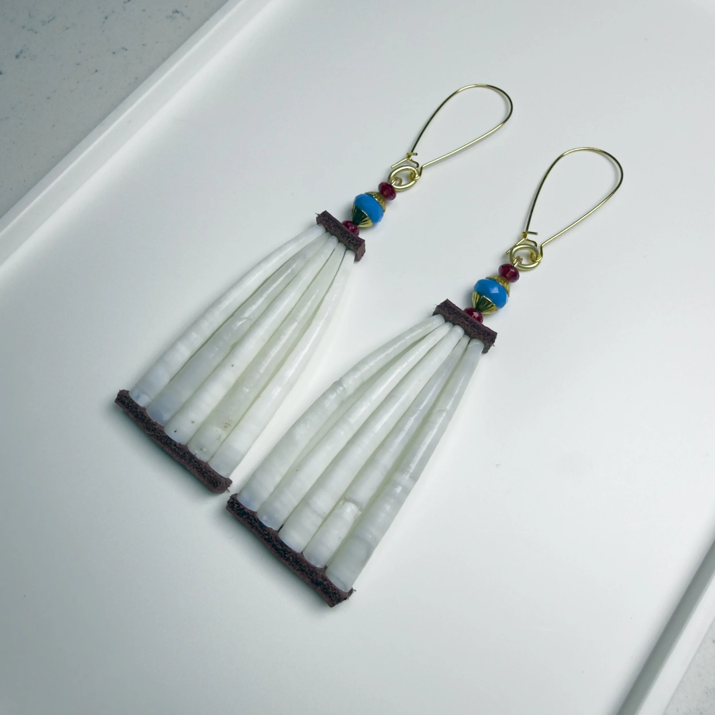 23  - DENTALIUM EARRINGS.