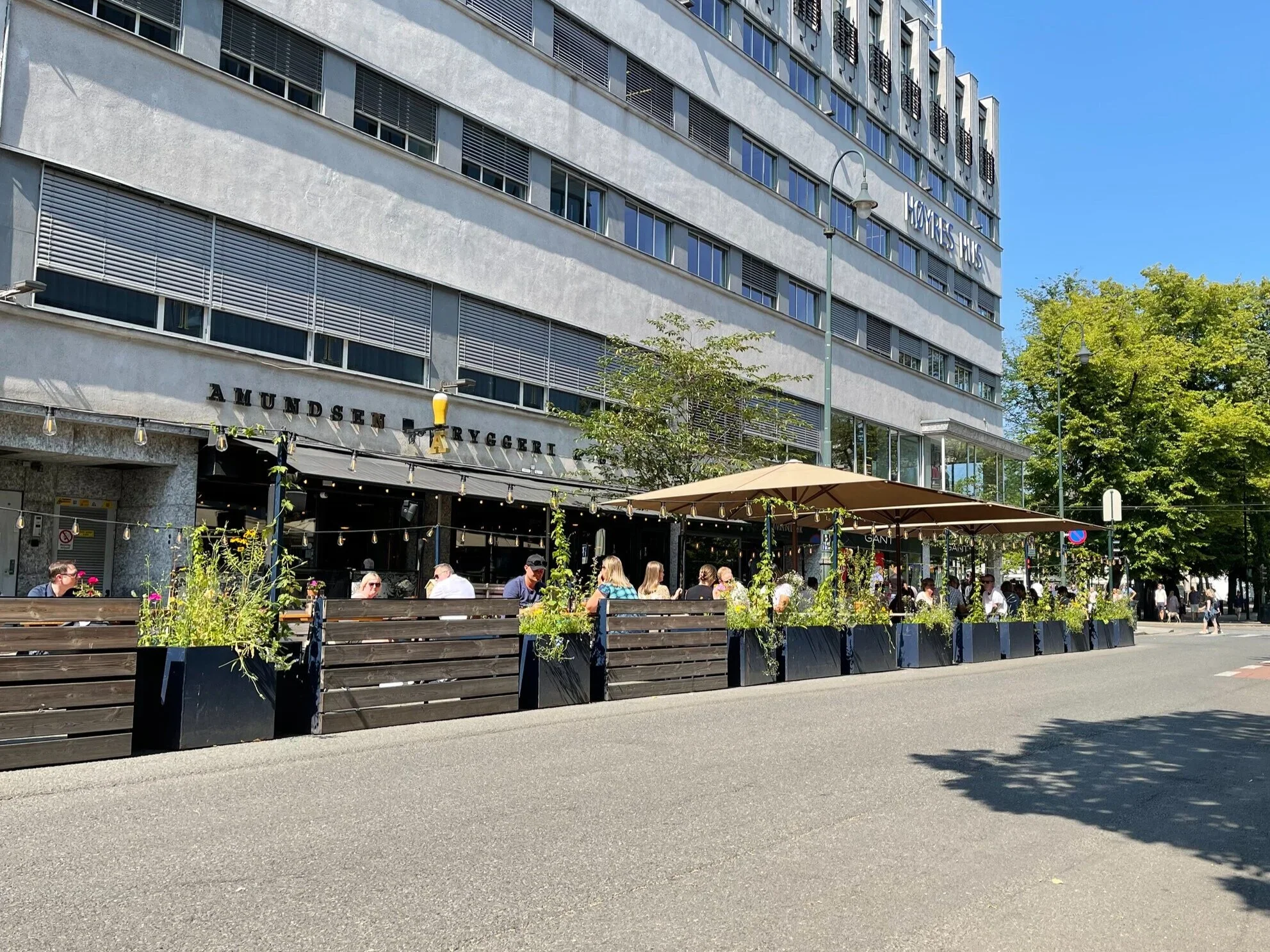 Terrasse Kommer 1 april.