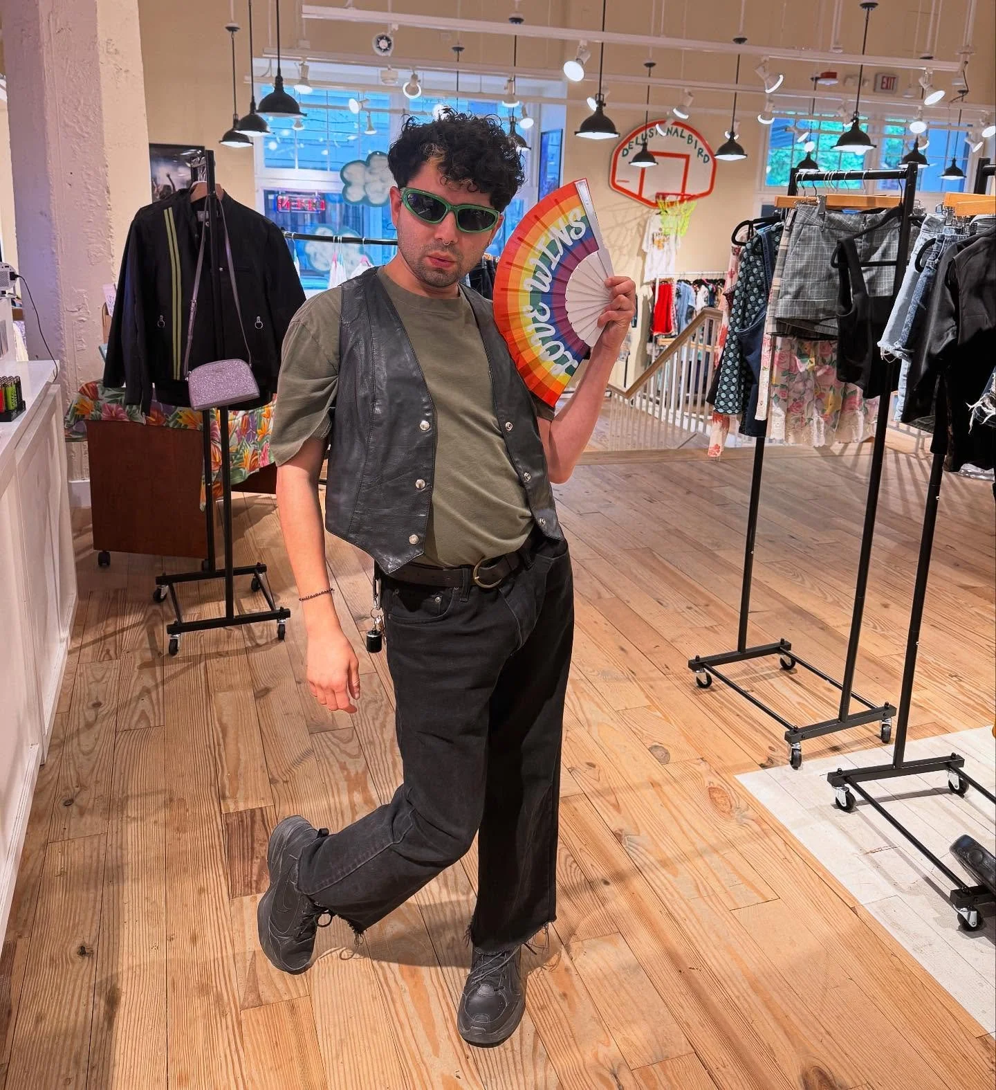 Sweet bb Angel just picked up the hottest pride fit featuring this stunning 1990s Wilson&rsquo;s leather vest!!! 🌈🪽Stocked up come through 🪽🌈 📍1503 5th Ave Seattle, WA 98101 

#visitseattle #vintage #fashion #thrifted #pride #seattle #supportsma