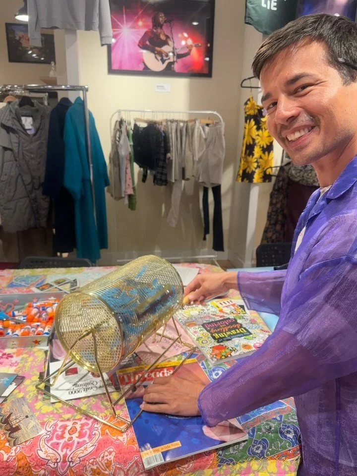 Artwalk tonight was the best vibes!! ⭐️Tonight we celebrated the soft opening of our new artist neighbors, mended clothes with @sustainablestyleseattle, collaged, drank delicious drinks from our faves @spindripcafe and gave away some raffle prizes co