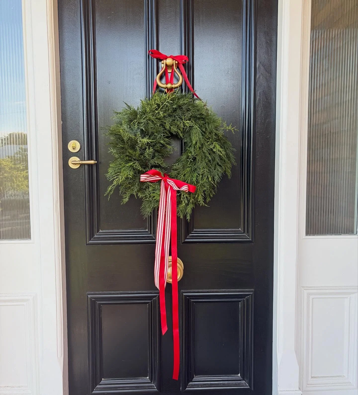 Christmas is loading &hellip; 

&hellip; a fun little workshop last night hosted by @theflowerbunker &hellip; creating a beautiful wreath for the front door.  For those that know me, you will know how much I love a little workshop, alongside making t