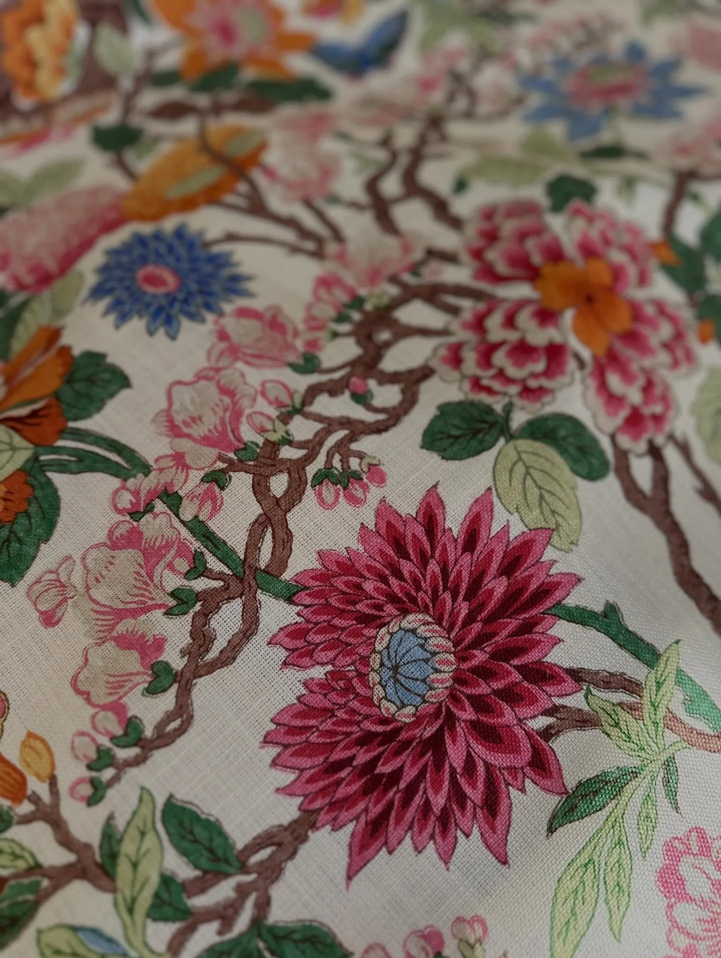 One beautiful fabric - a stunning bed head and lamp combination to upgrade this beautifully wallpapered bedroom. 

Bright and bold, yet soothing to the maximalists eye (and heart). The colour combinations from the main fabric are all mixing so well w