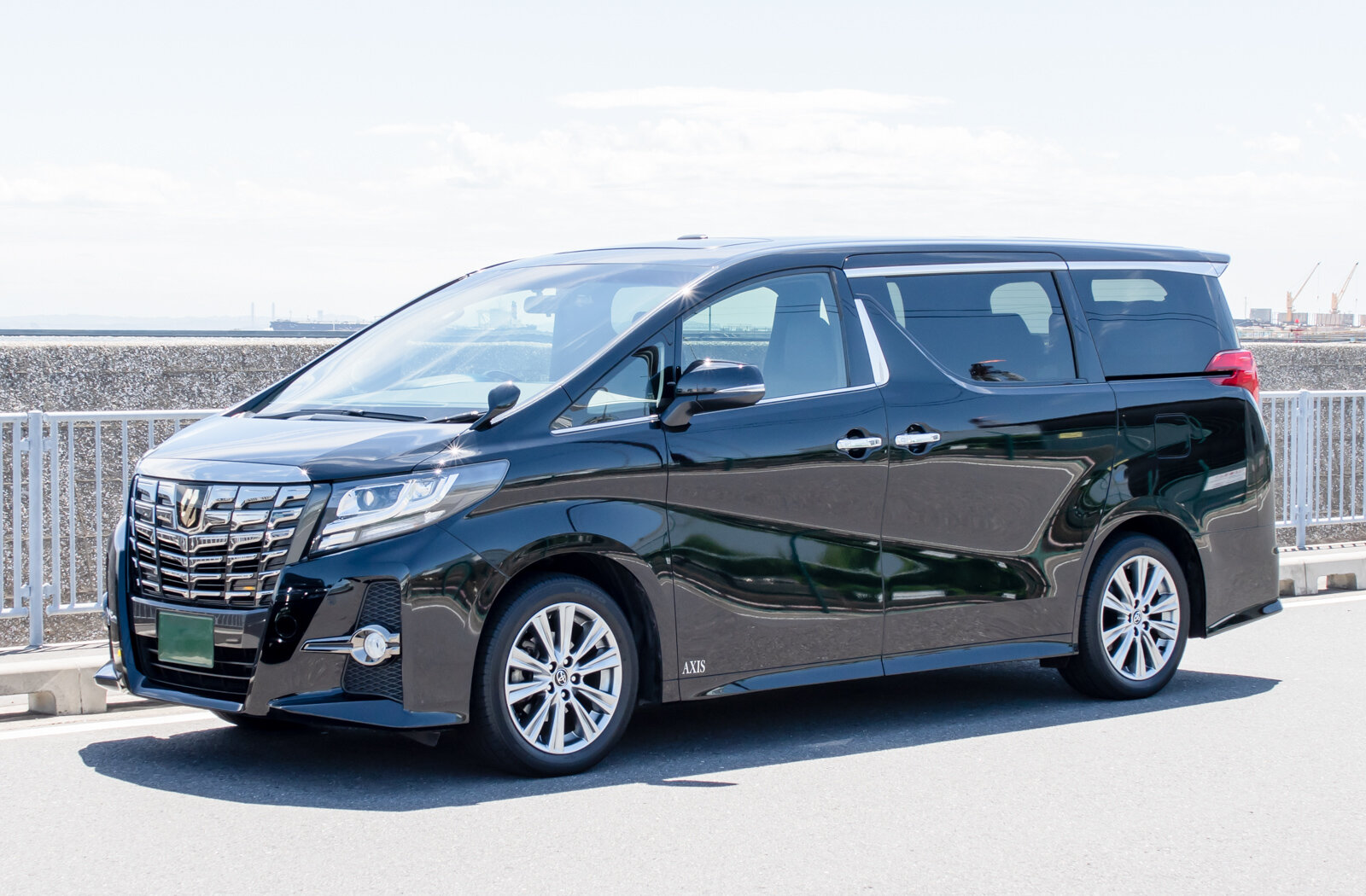 ToyotaAlphard.jpg