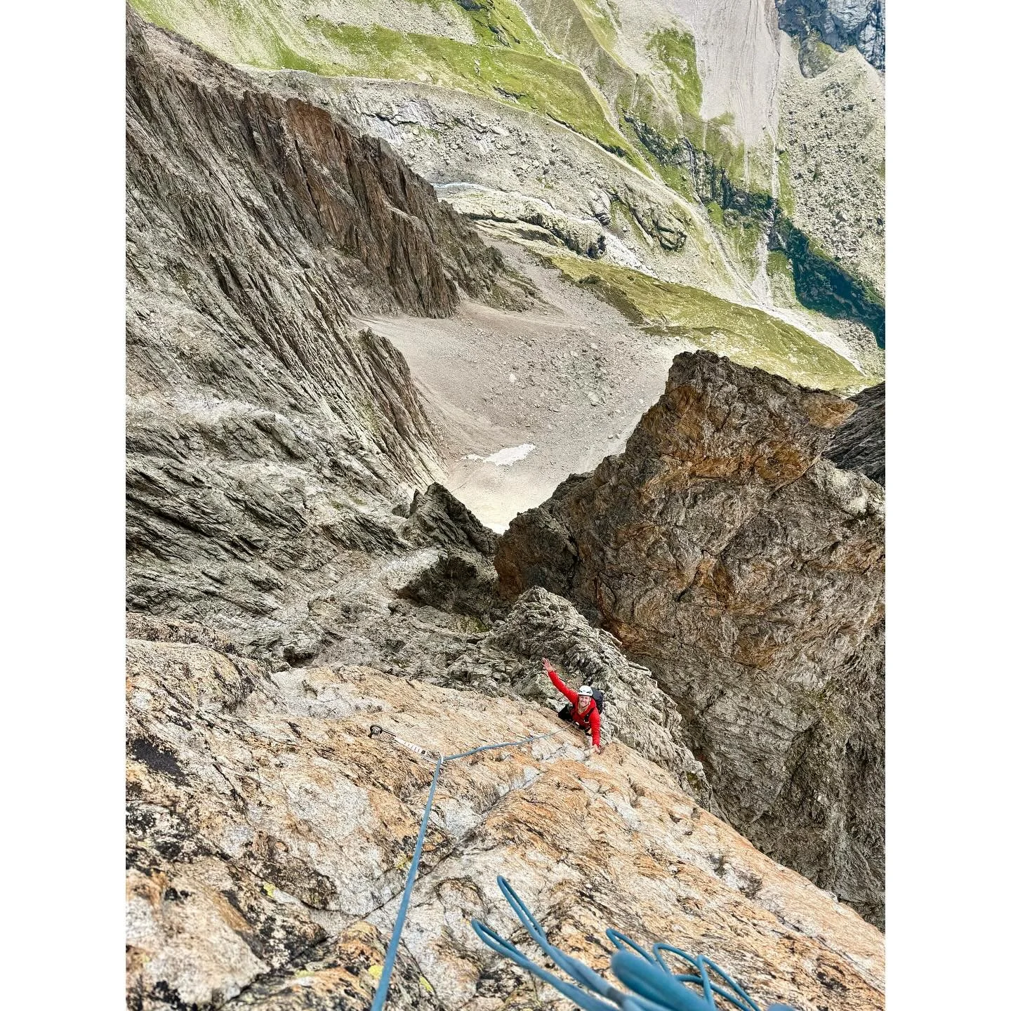 Calm before the storm yesterday on the magnificent Stockhorn south ridge. 

One I&rsquo;ll be back for again one day I&rsquo;m sure&hellip; 

@britishmountainguides @arcteryxuk @arcteryxuk @backcountryuk @builttosend @petzl_official @factionskis @lif