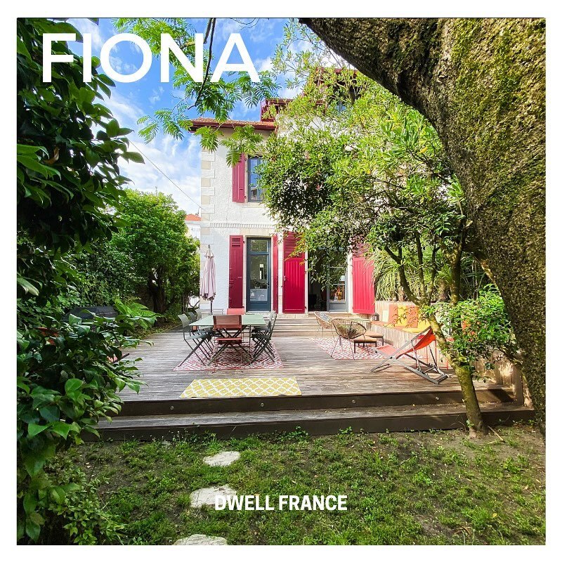 EXCLUSIVIT&Eacute; : &Agrave; VENDRE ! FOR SALE !

Nous sommes tr&egrave;s heureux de vous pr&eacute;senter en exclusivit&eacute; ce chalet de 90m&sup2; de surface habitable et 145m&sup2; de surface utile nich&eacute; au c&oelig;ur de la place St Cha