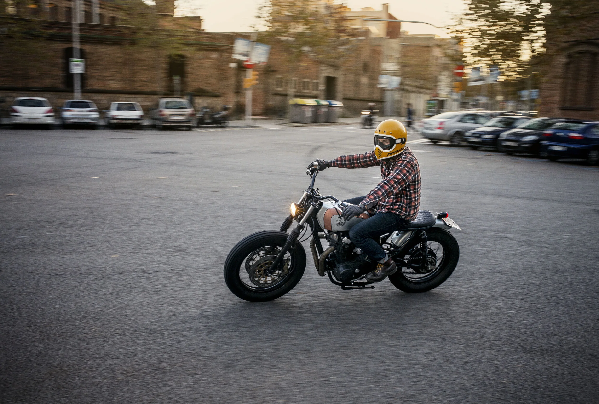 MOTORSYKKELFIRMA_BCN_01.jpg