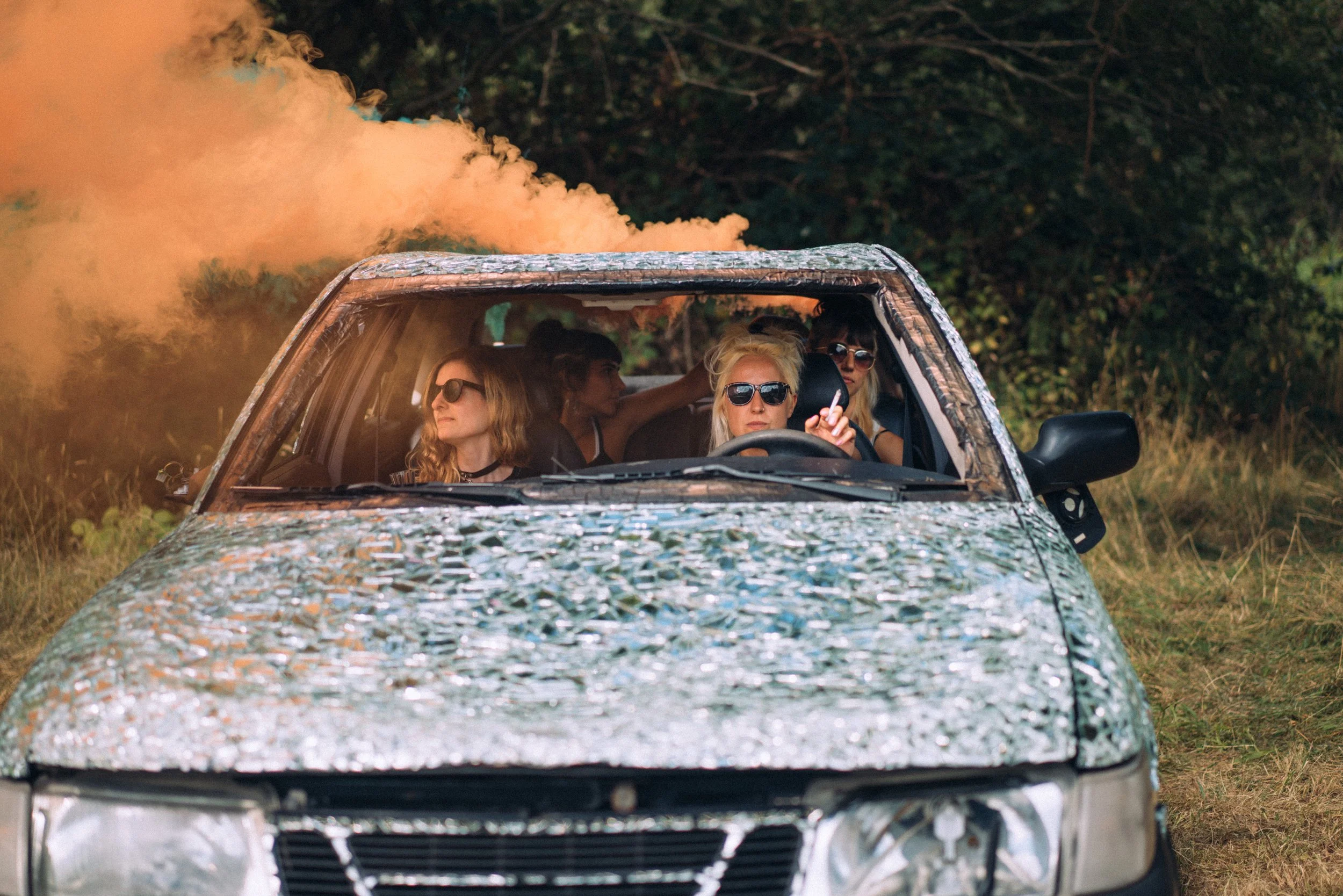 Sasha Gold, Why not? Everybody's darling, girlgang, fog