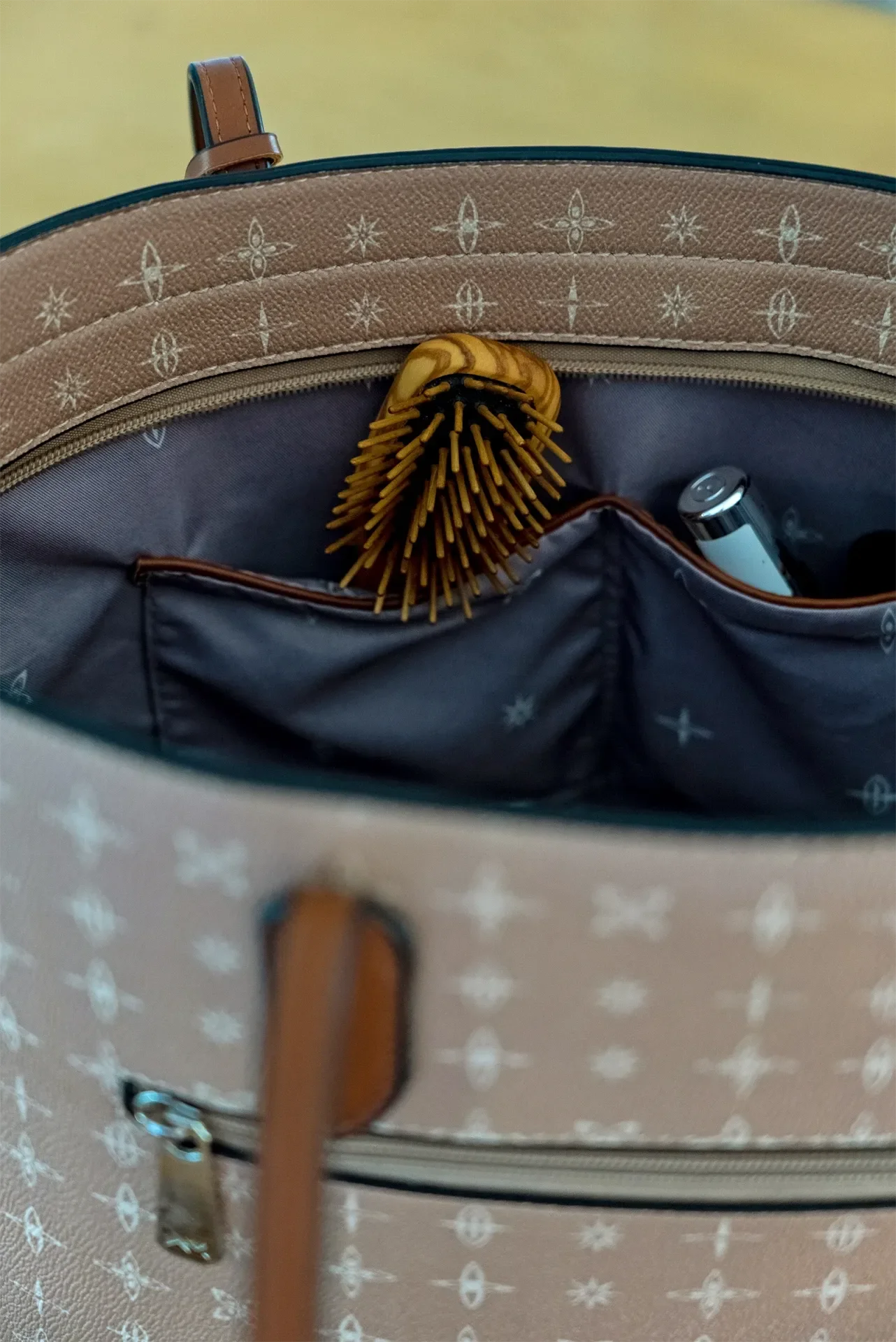 pocket_hairbrush2.webp