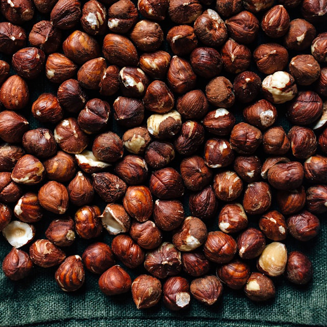 Organic Hazelnuts with Skin - Hasselnötter Eko