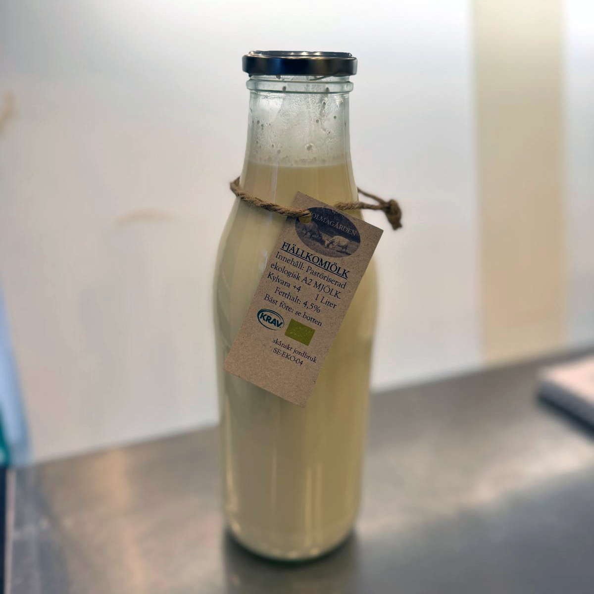 Organic Milk in Glass Bottle (Fjällkomjölk)