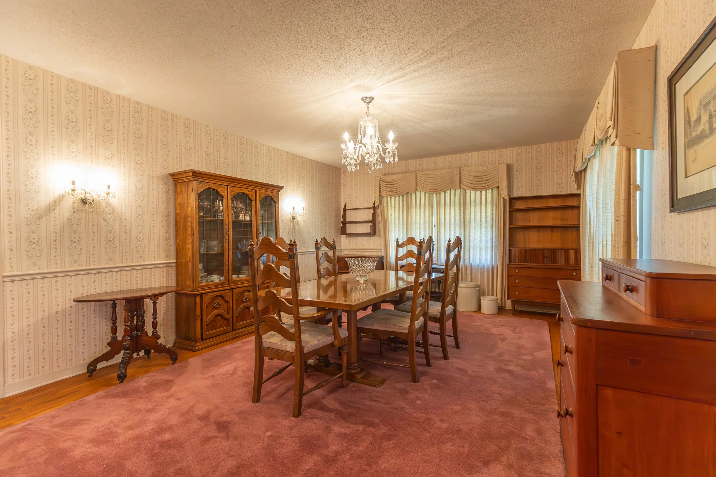 Dining room-1.jpg