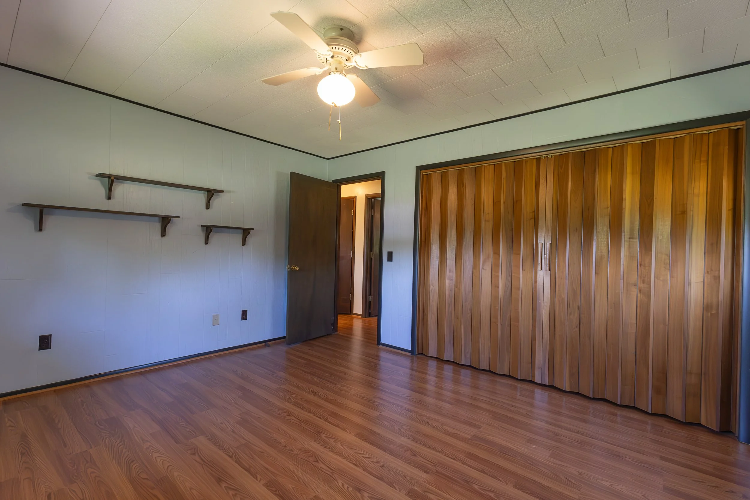 Bedroom 1-1.jpg