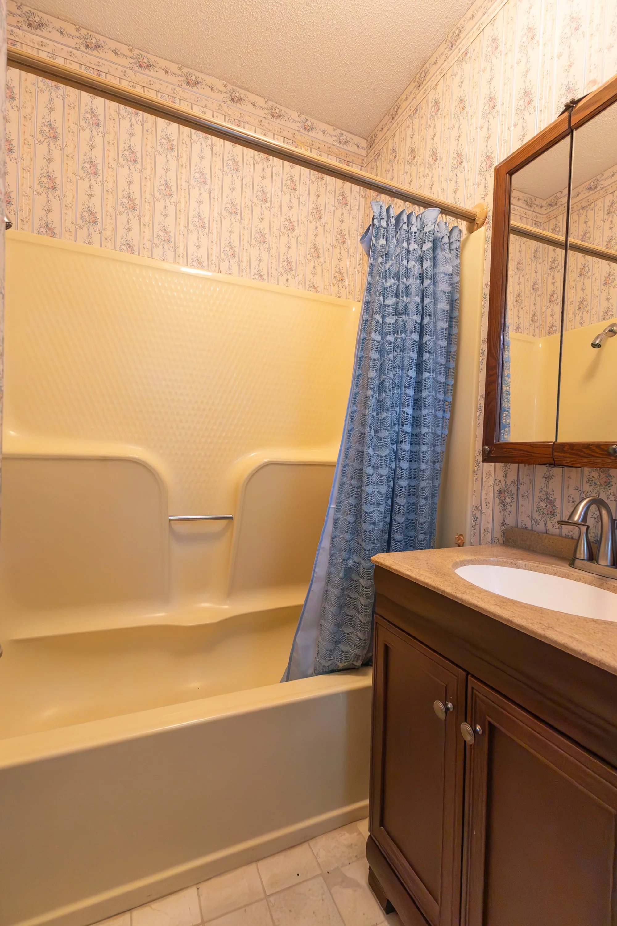 Primary bedroom bathroom-1.jpg