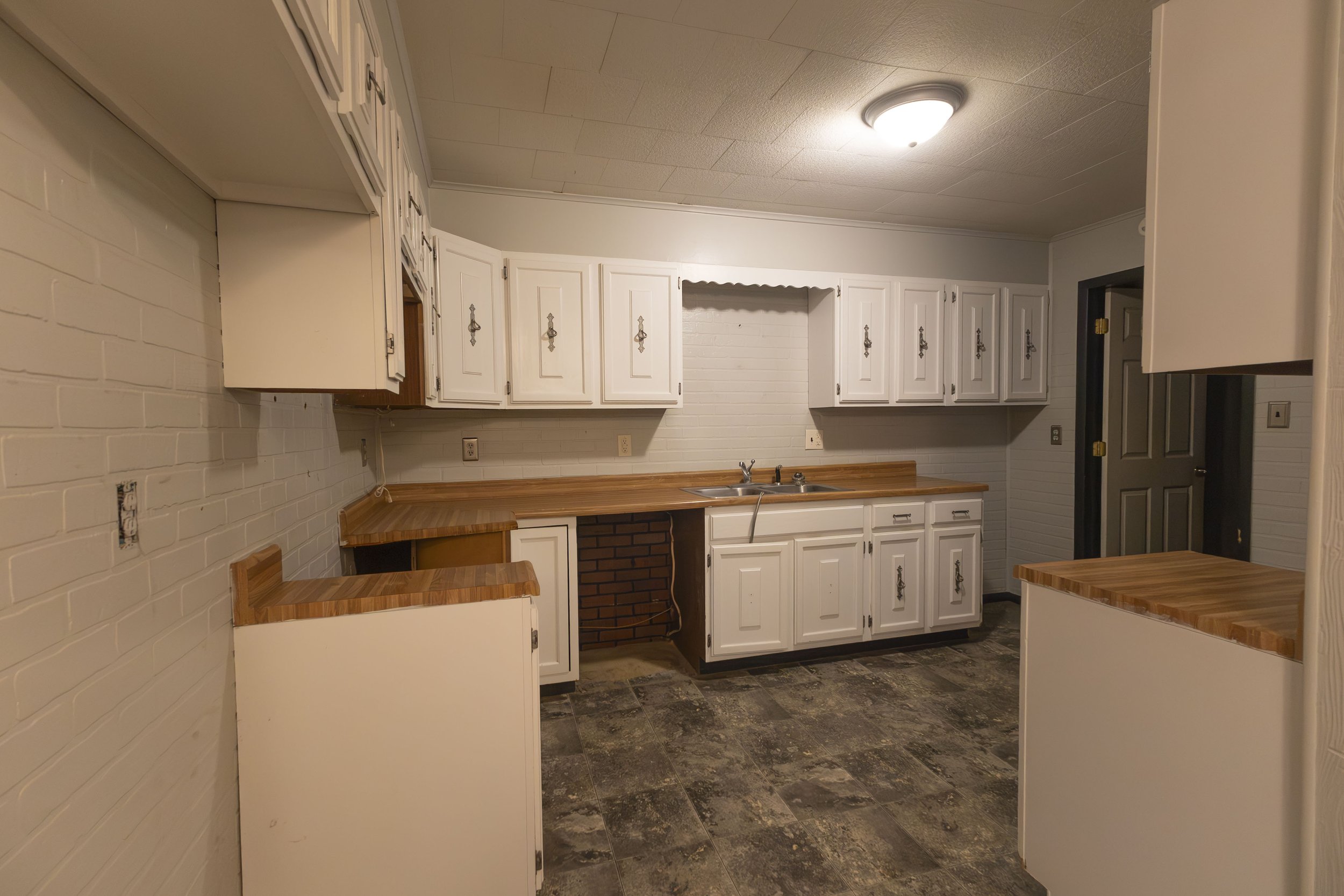 Kitchen_1.jpg