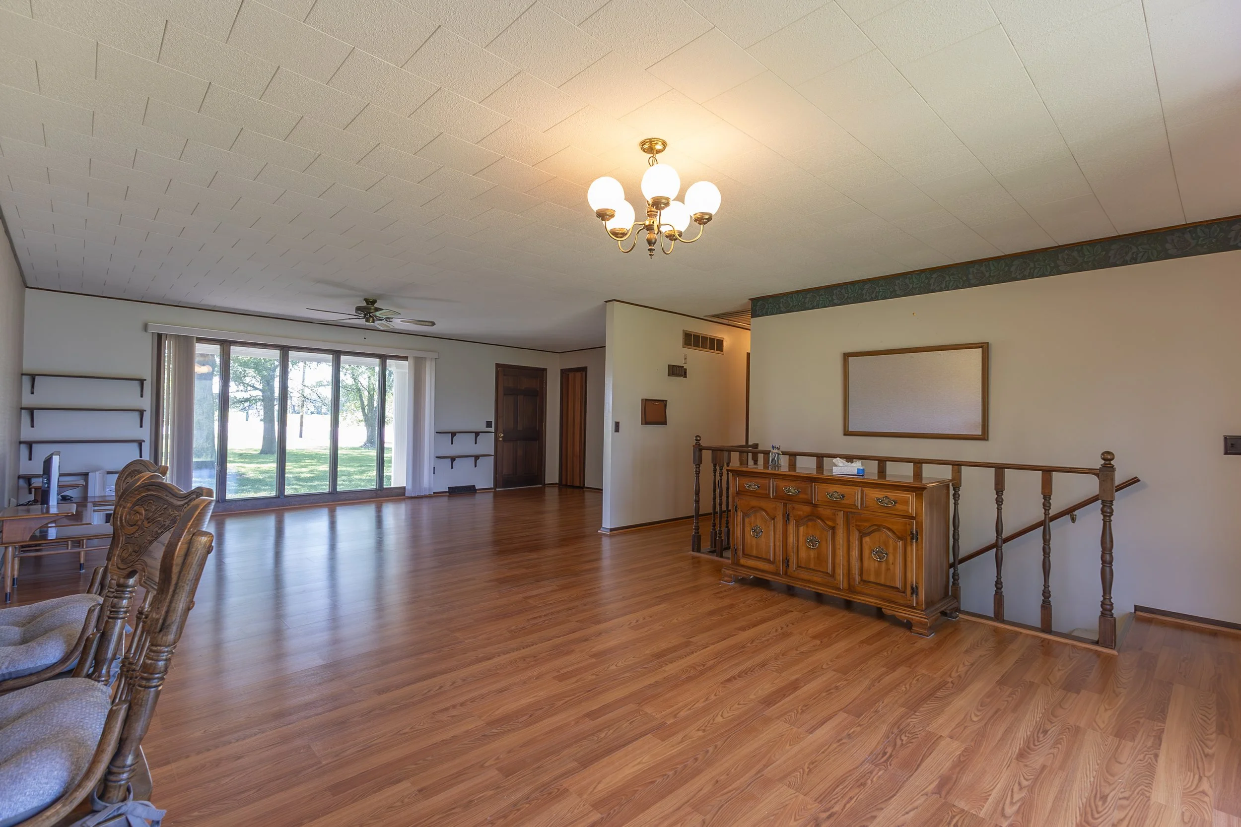 Dining room-1.jpg
