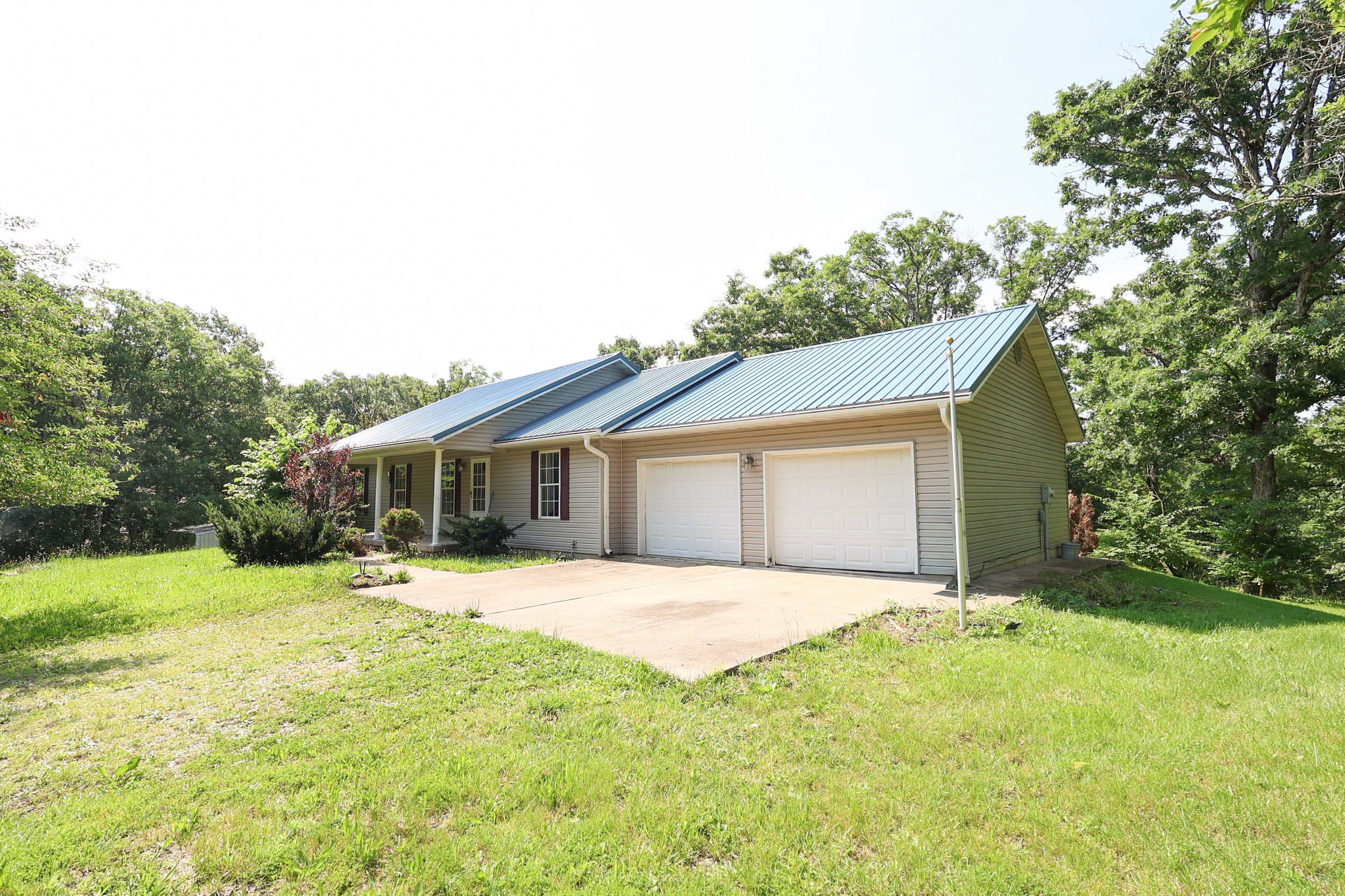 Front of house-2.jpg