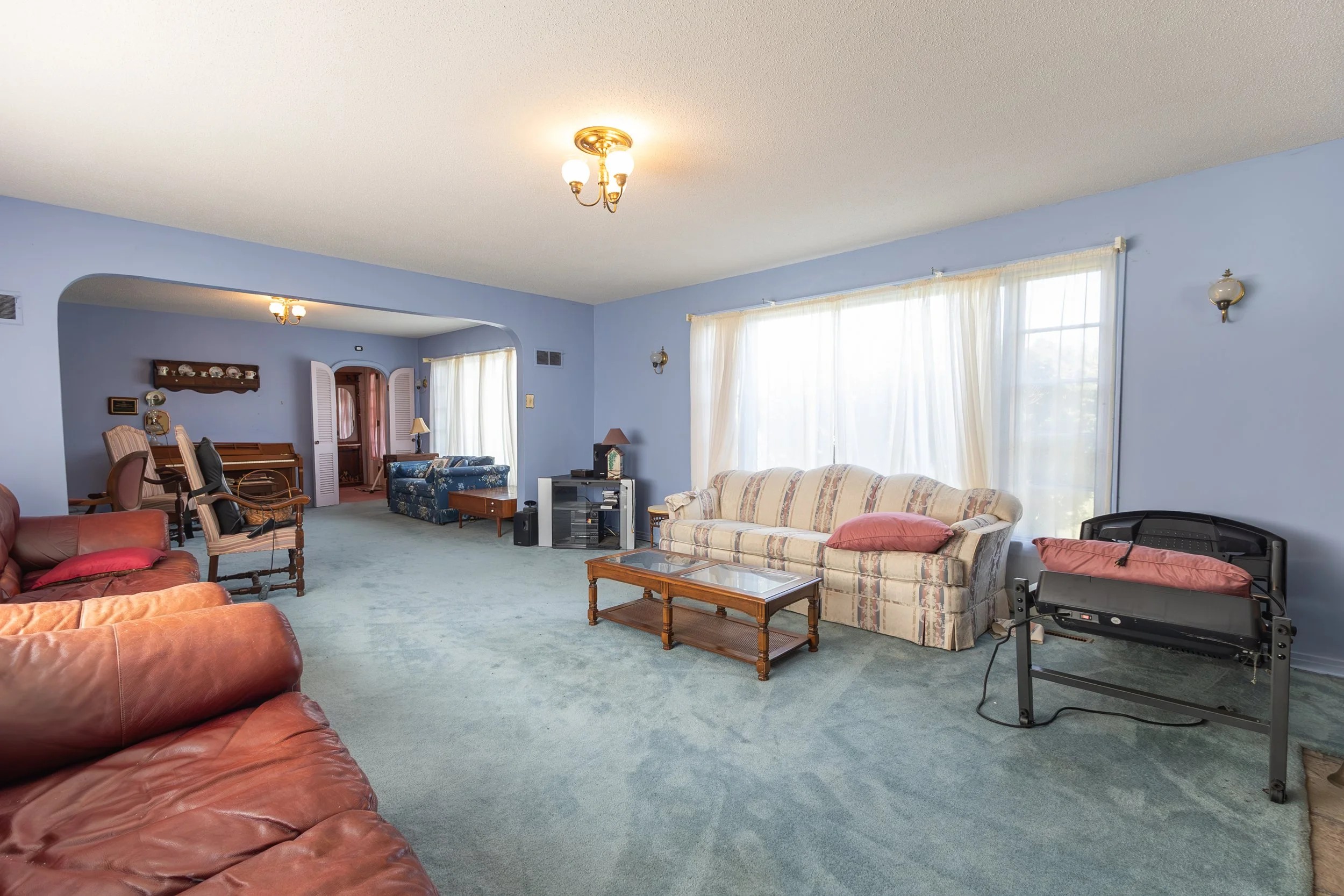 Living room-3.jpg