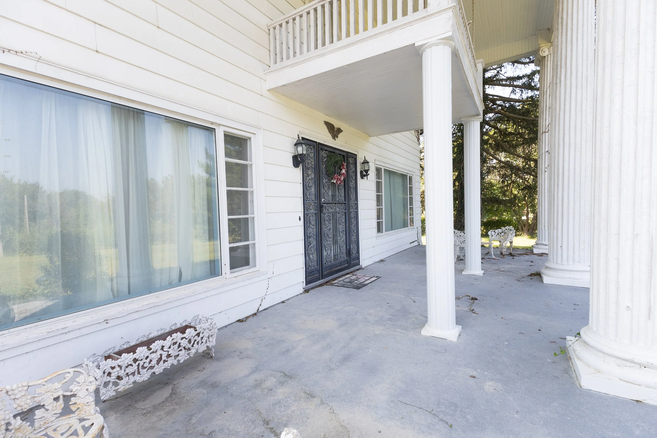 Front porch-1.jpg