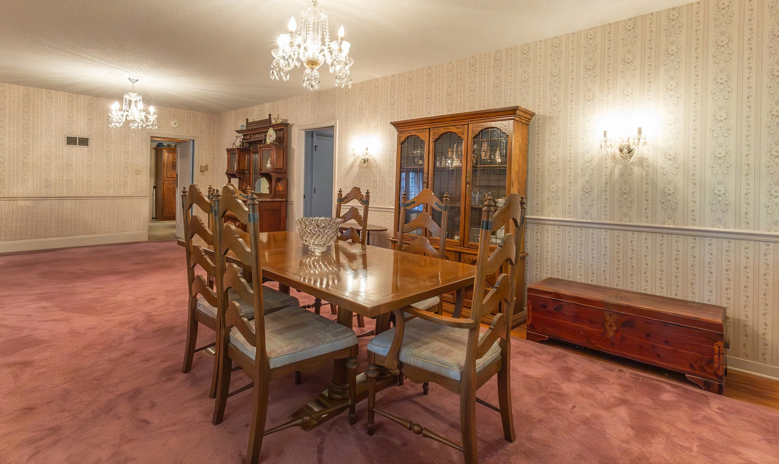 Dining room-2.jpg