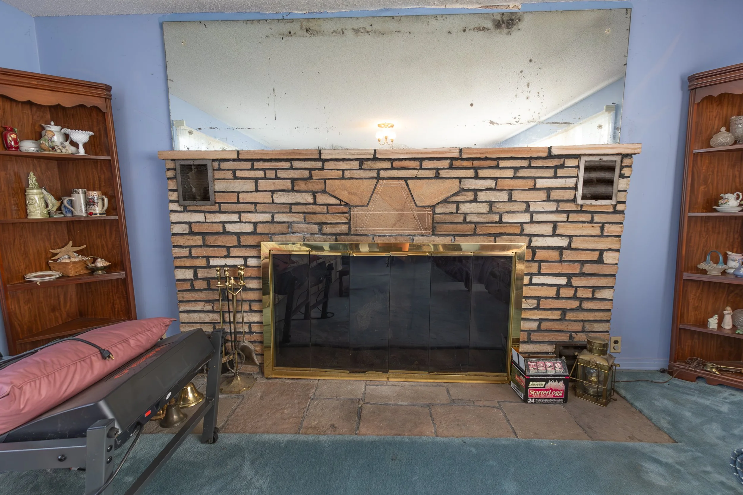 Living room-2.jpg