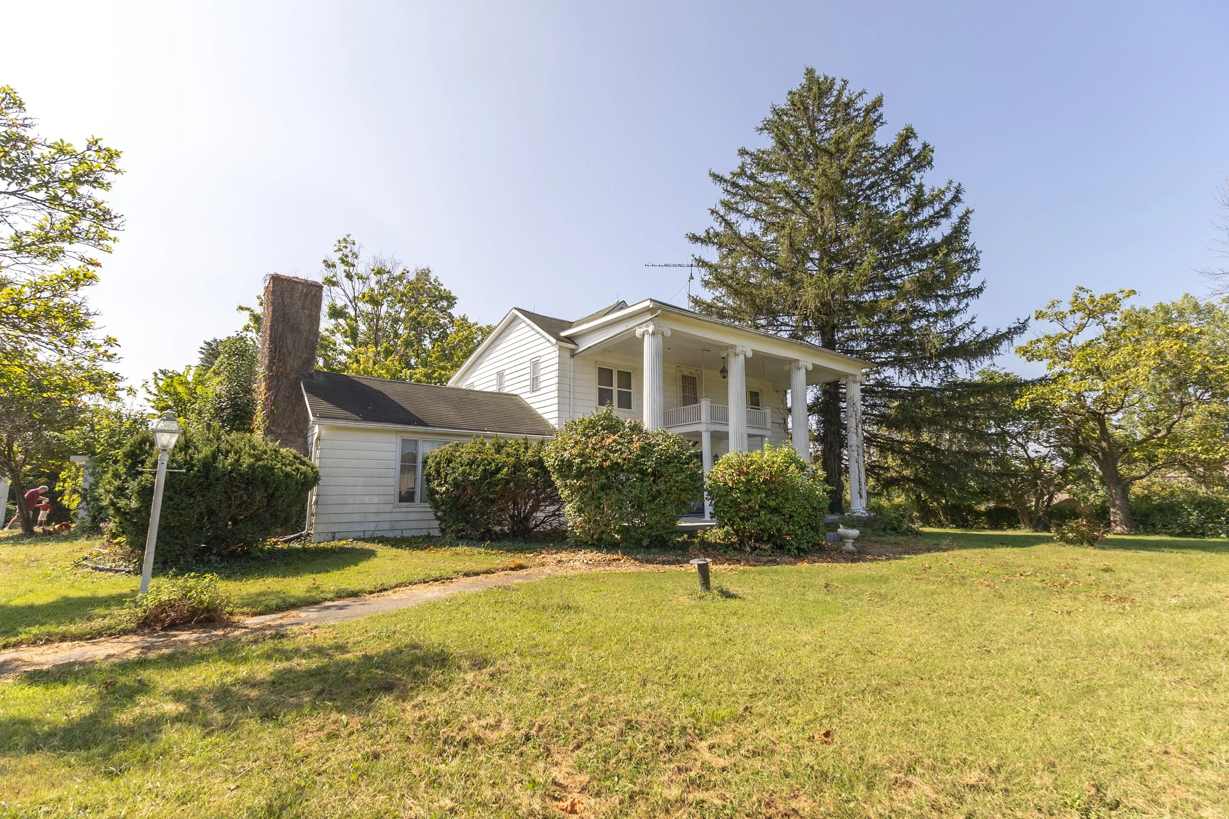 Front of house-1.jpg