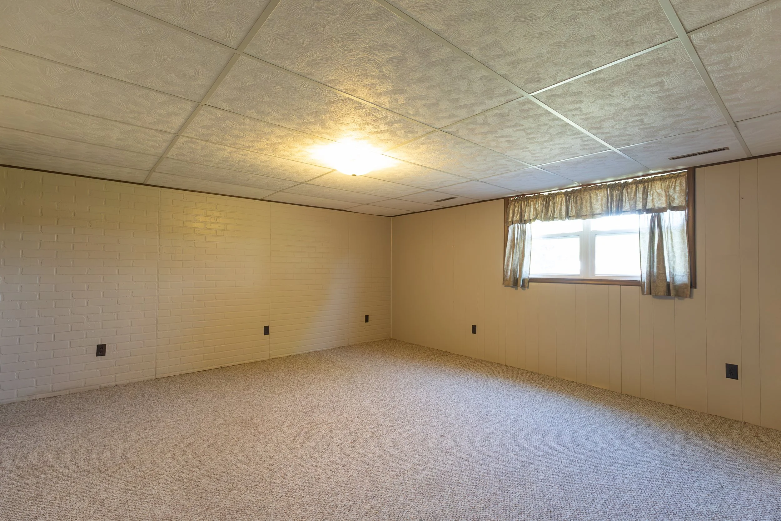Basement room 2.jpg