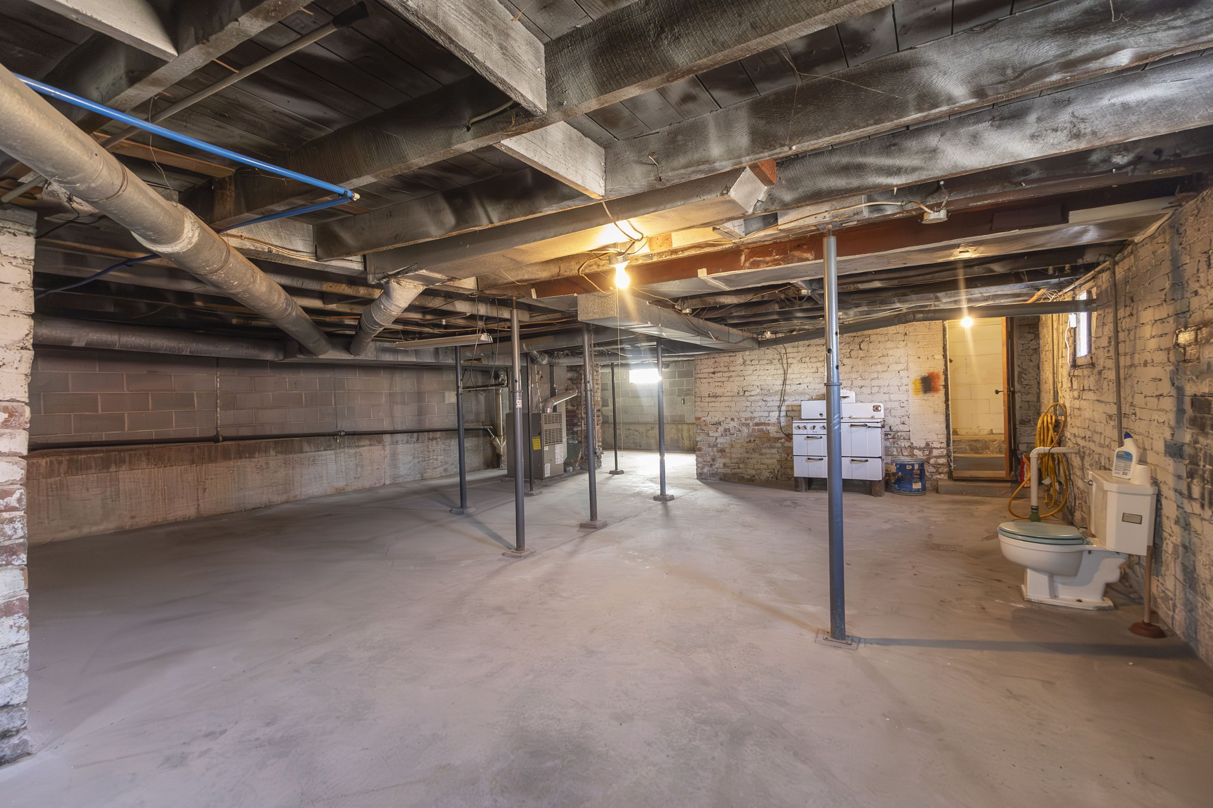 Basement_1.jpg