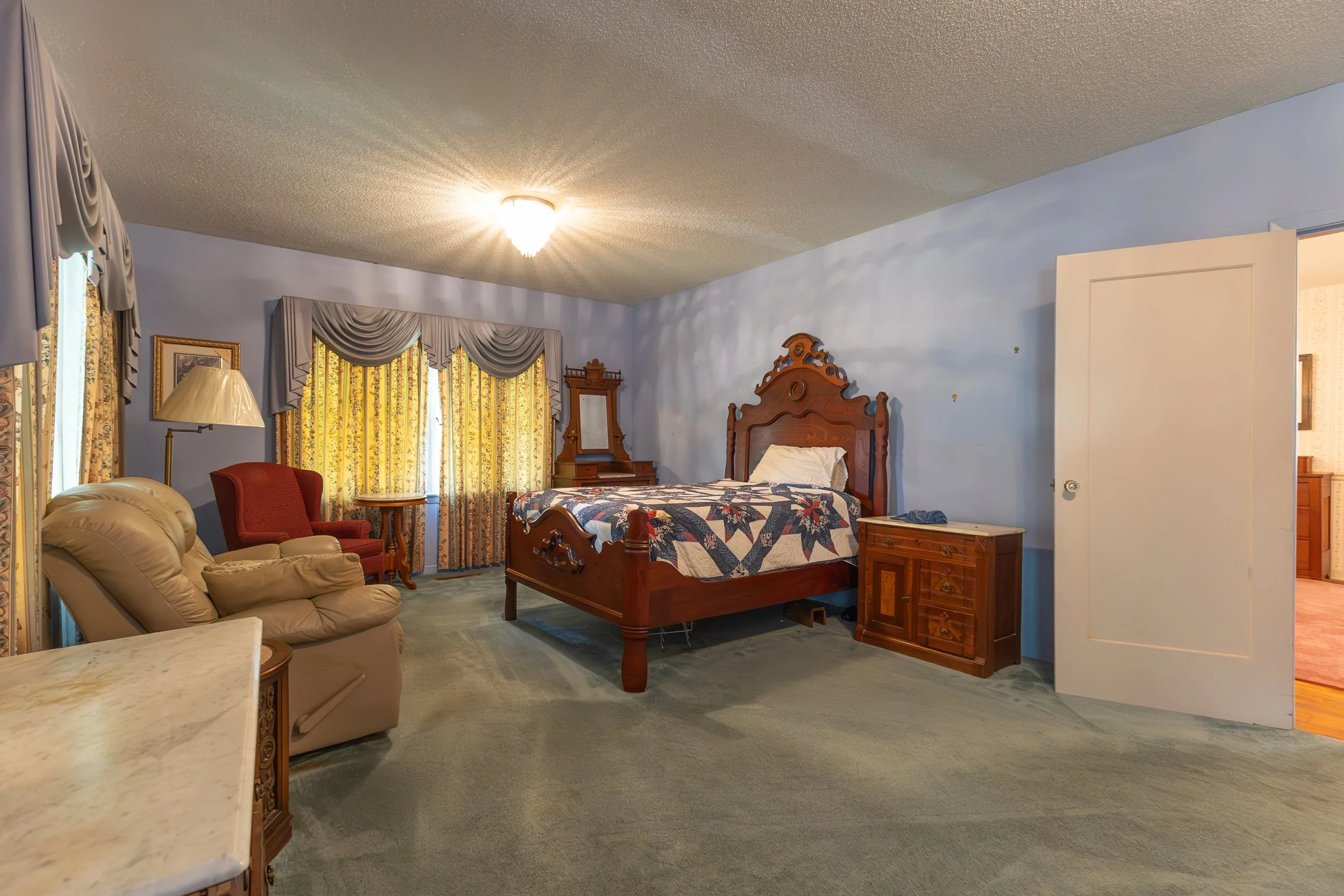 Primary bedroom-1.jpg