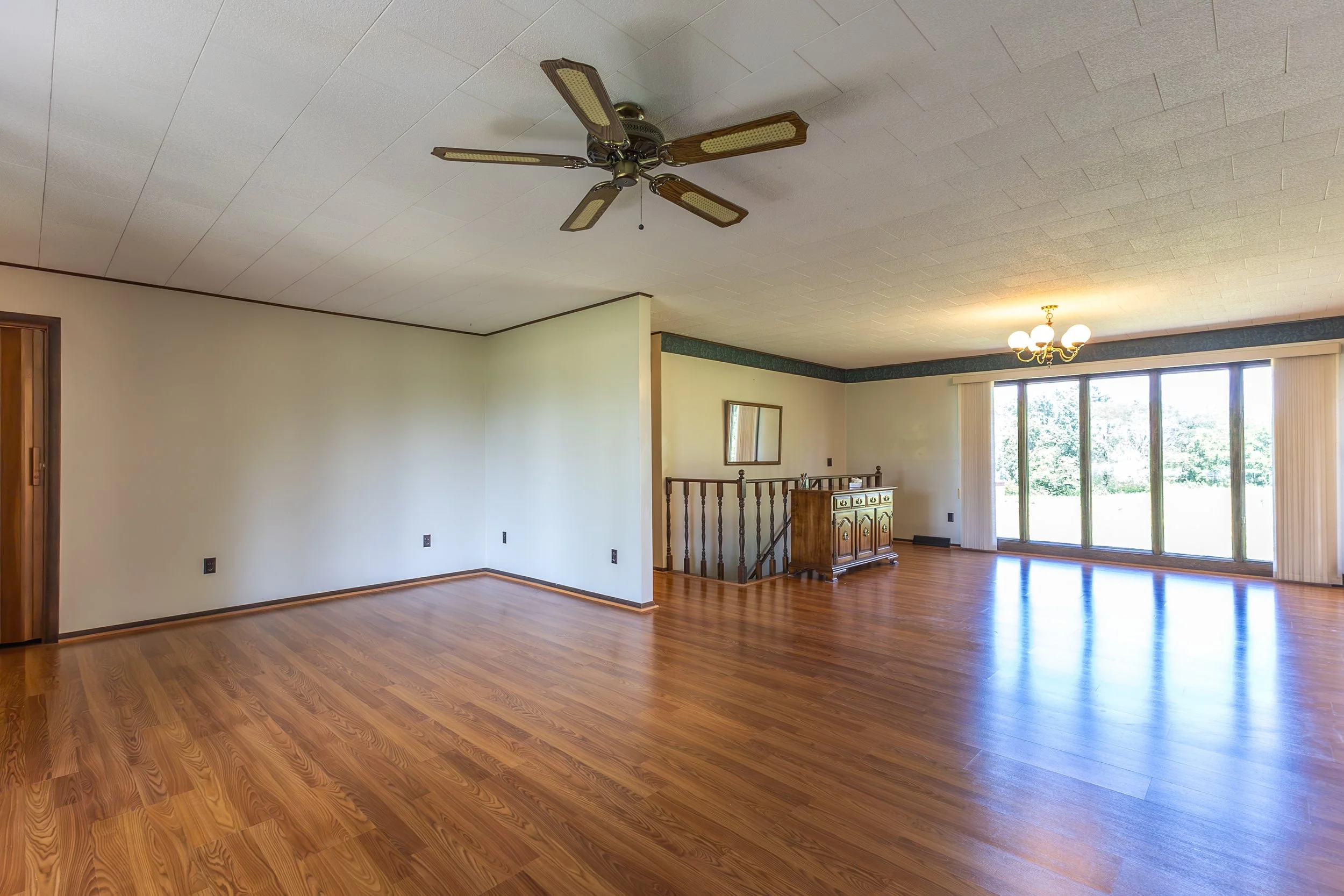Family room-1.jpg