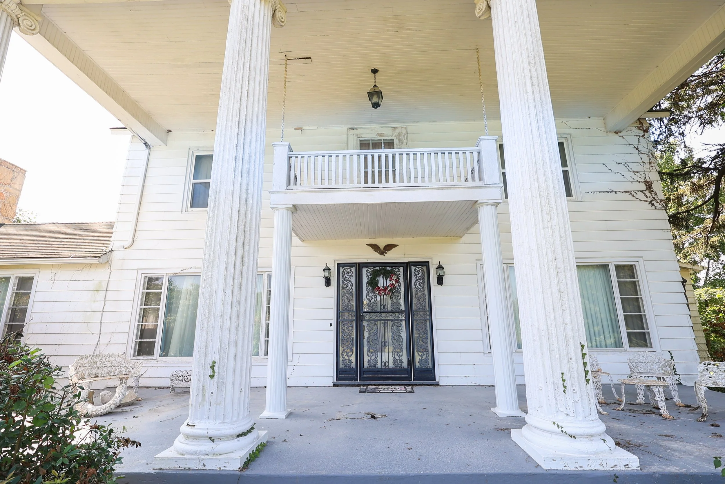 Front of house-3.jpg