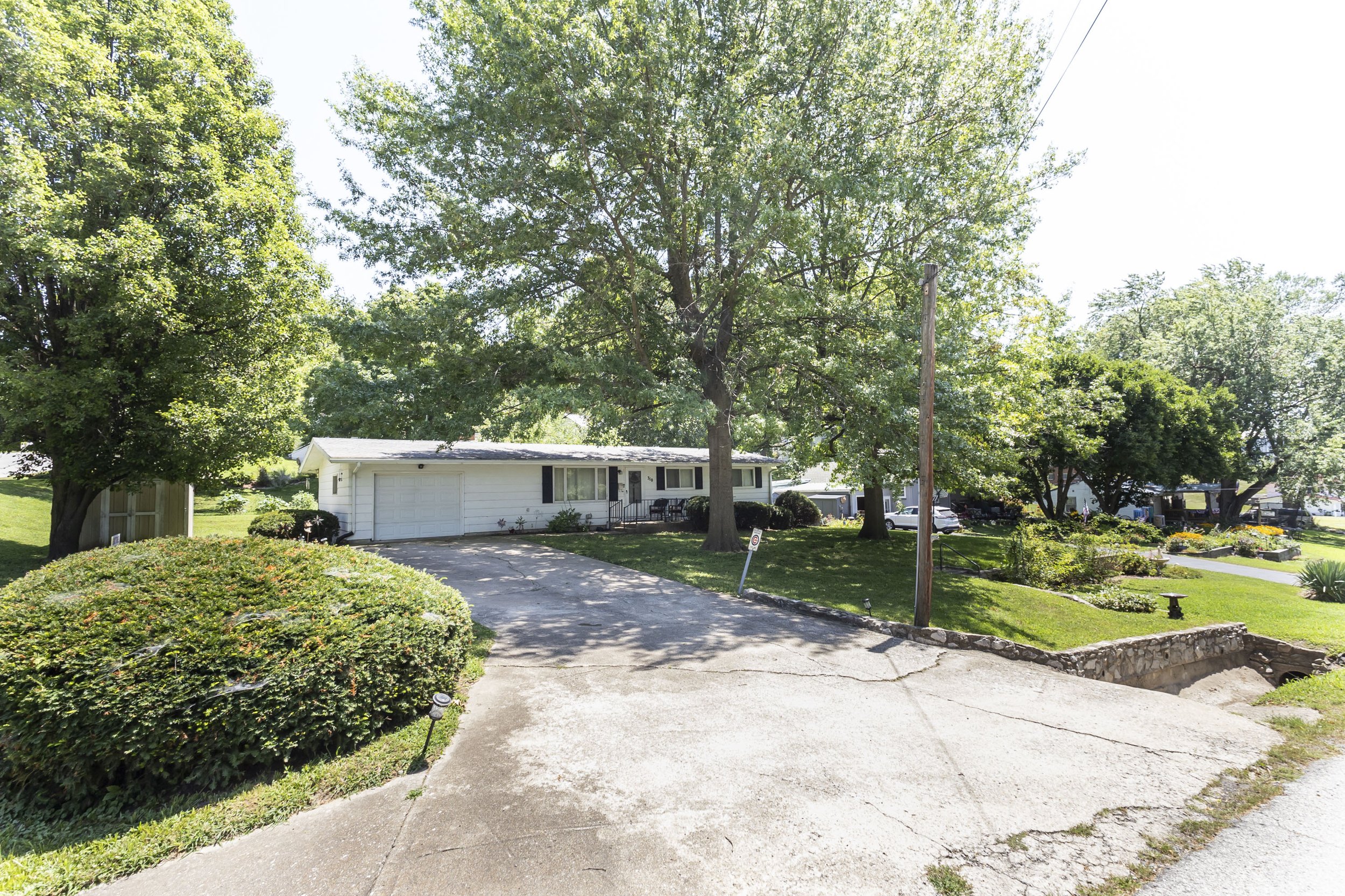 Front of house_2.jpg