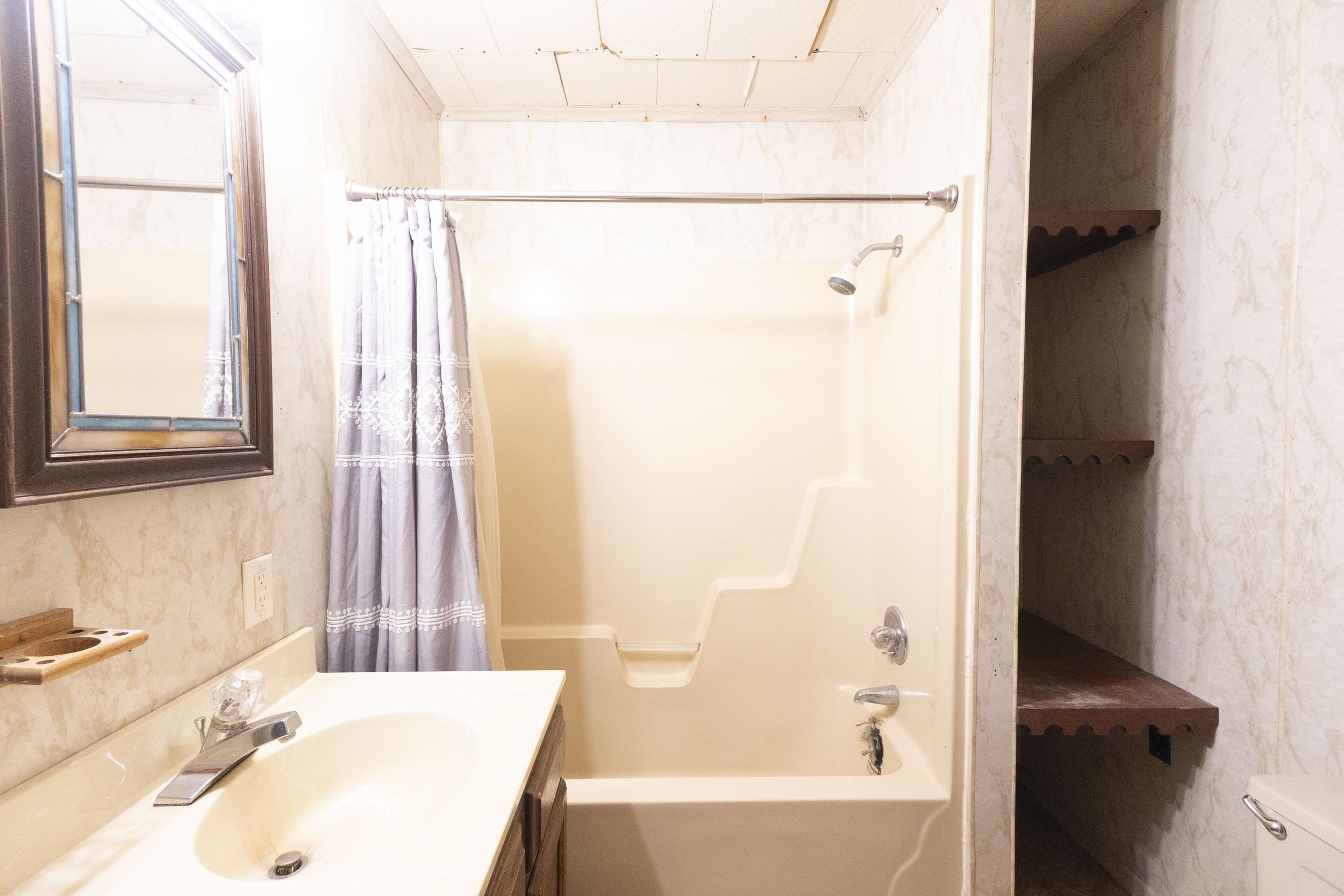 Bathroom_1.jpg