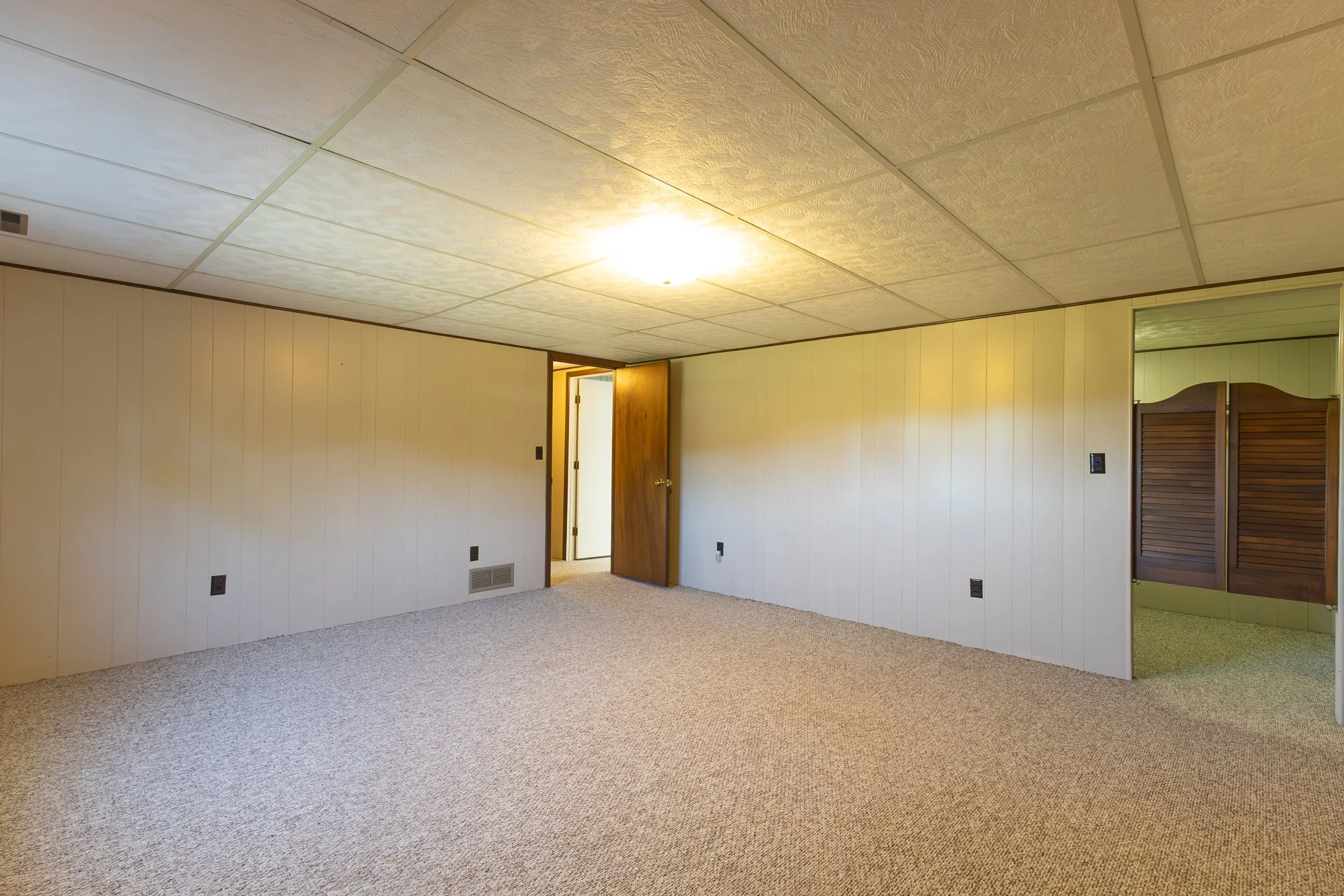 Basement room 2-1.jpg