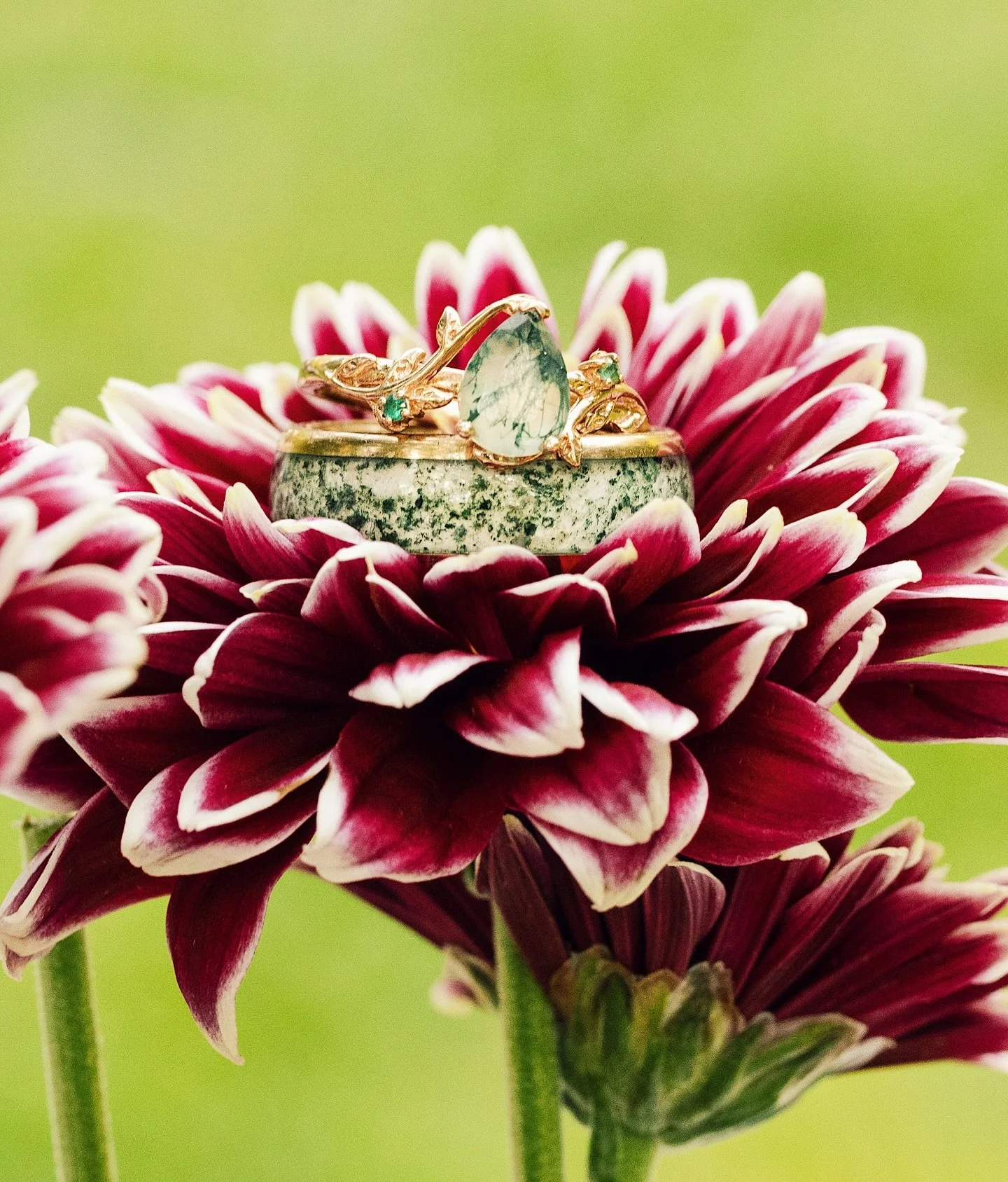Floral ring moment for this lovely Friday!! I&rsquo;m excited to share more from Tyler &amp; Jonda&rsquo;s sweet summer wedding ❣️ I&rsquo;m all about alternative to diamond engagement rings, What do you think? 

#danarisphoto #monarchcreative #cleve