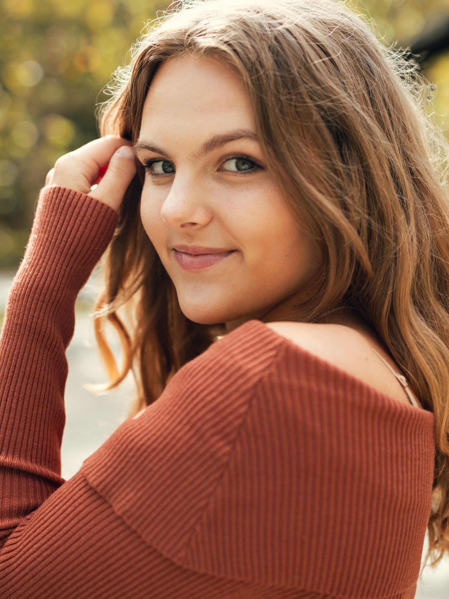 Senior&hellip;.Tuesday ✨ any day is the perfect day to show off how amazing my seniors are this year!! I had a blast with Finley, she seriously killed it. 🔥

Keywords: Cleveland Photographer, Cleveland seniors, Ohio Seniors, Senior Session, Ohio wed