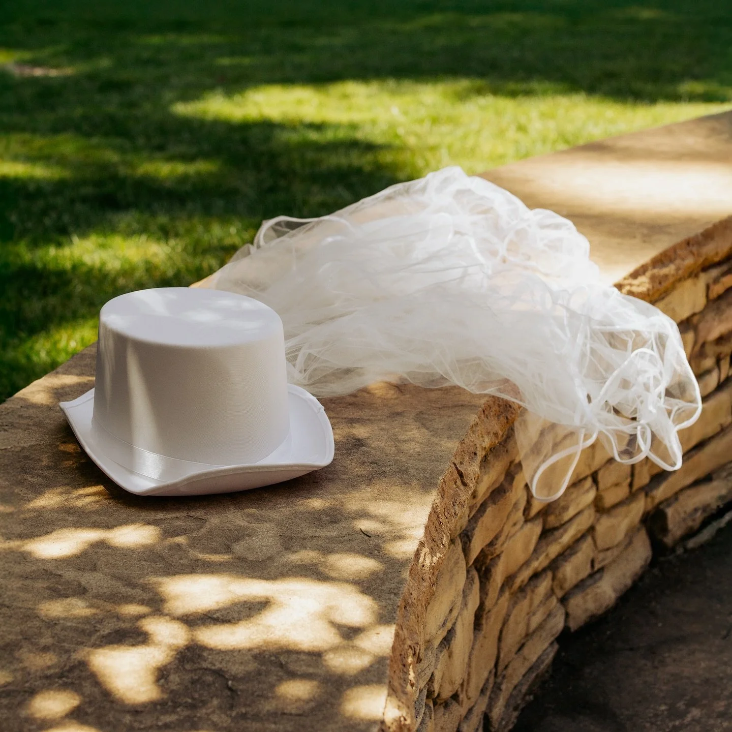 It&rsquo;s giving the scene at the bridal shop in the Parent Trap. ✨🔥 pls tell me someone understands the reference! 

💍 A little moment from a bridal shower I was able to document! 

#monarchcreative #clevelandweddingphotographer #ohioweddingphoto