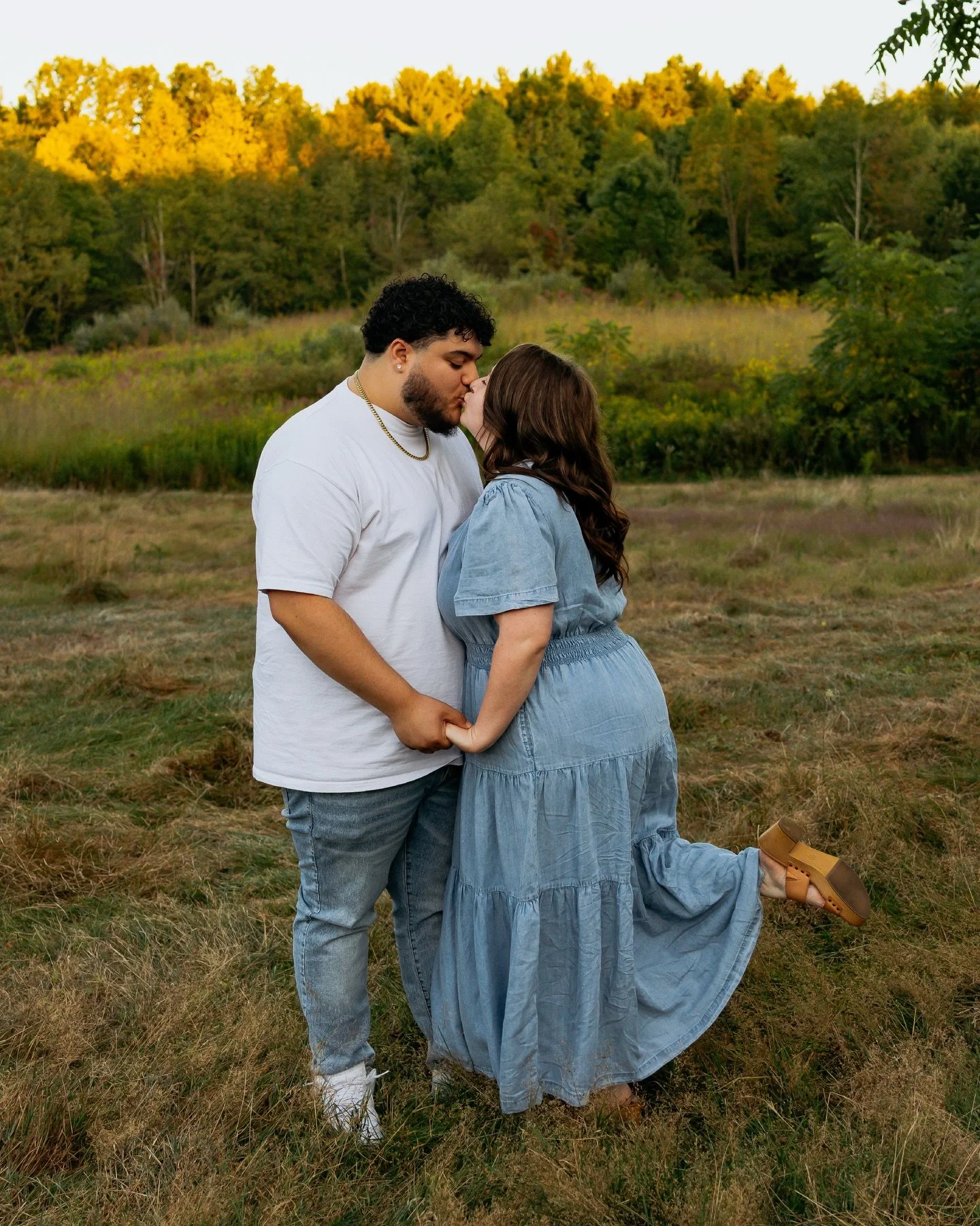 You&rsquo;ll never catch me desaturating green out of my photos, I love it too much. ✨ Craving summer sunsets and frolicking the fields with my couples. You all give me LIFE! 🌞 in love with how these turned out with the winners of my giveaway from l