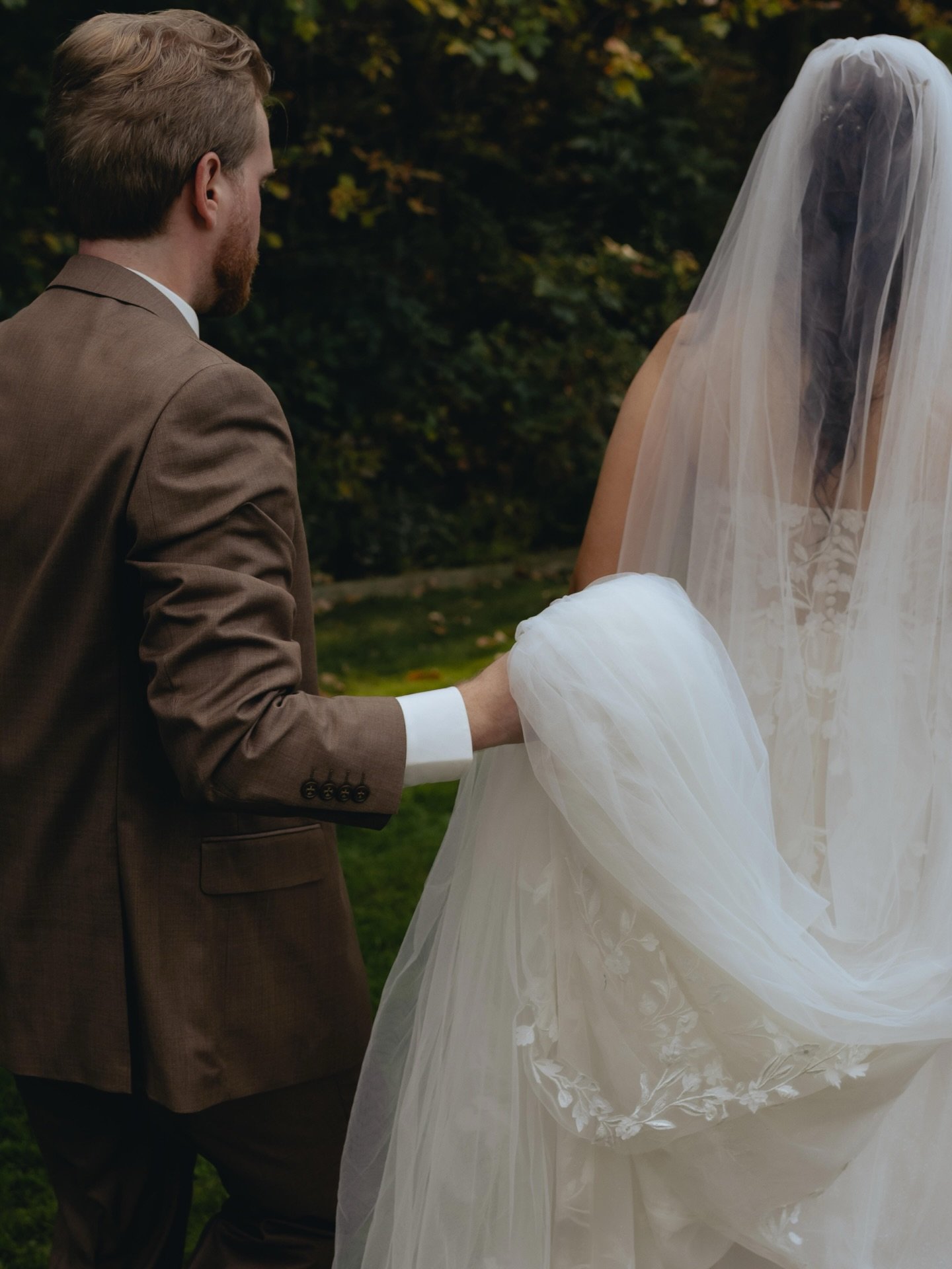 Beautiful fall bridals with Oliver &amp; Kelly! 🍂 I&rsquo;ll never forget how beautiful, intimate &amp; filled with love their wedding was, makes me want to have a wedding in my parent&rsquo;s backyard, literally. They put their wedding together in 
