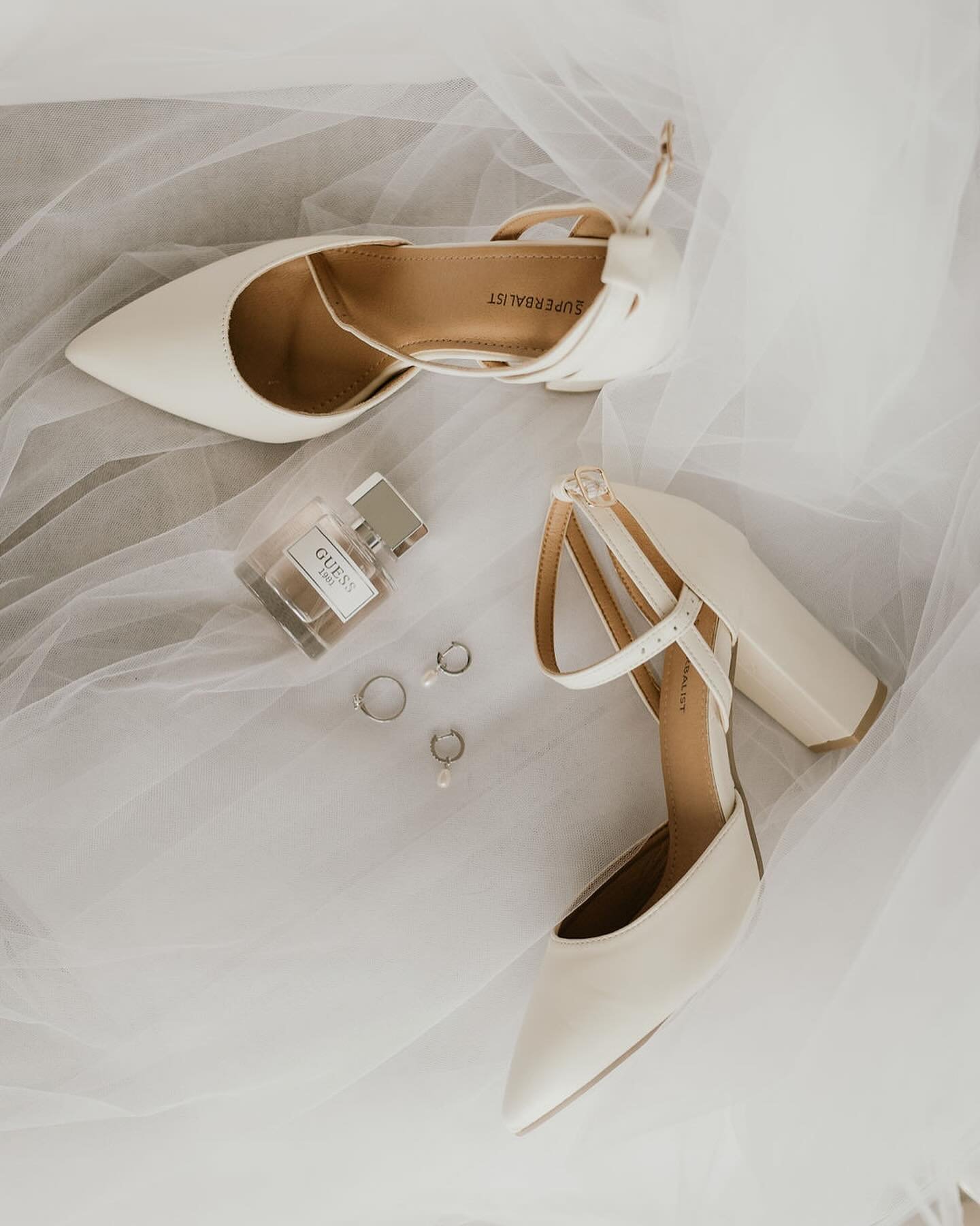 Bridal accessories 

#weddingshoes #weddingaccesories #guess #weddingjewellery #weddingphotography #nikon #bride2024 #bride2025 #actography #southafricanweddings  #luxurywedding #weddingplanner #capetownweddingplanner #destinationwedding #voguebride