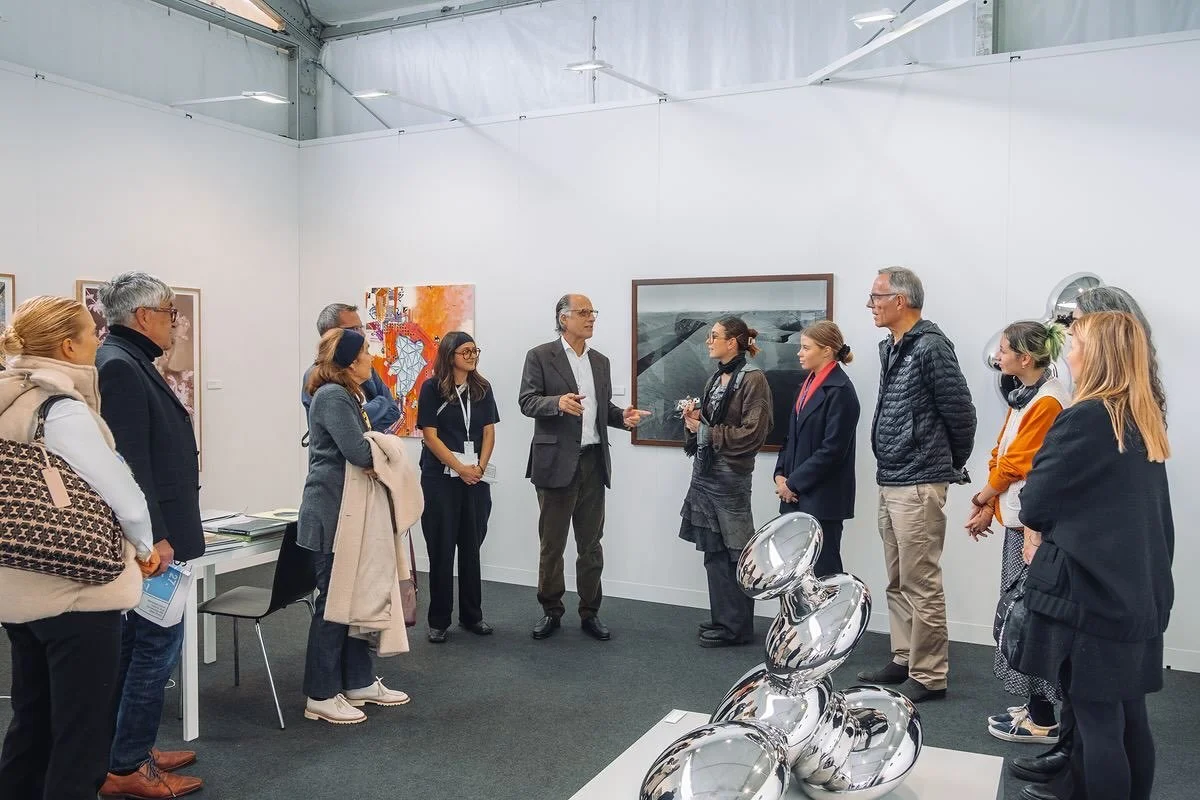 Die Messe in Begleitung erleben: Wer mehr &uuml;ber die ausgestellten Werke und ihre Hintergr&uuml;nde erfahren m&ouml;chte, ist bei unseren &ouml;ffentlichen F&uuml;hrungen richtig.

Freitag um 15 Uhr
Samstag um 15 Uhr
Sonntag Um 12 Uhr

F&uuml;hrun