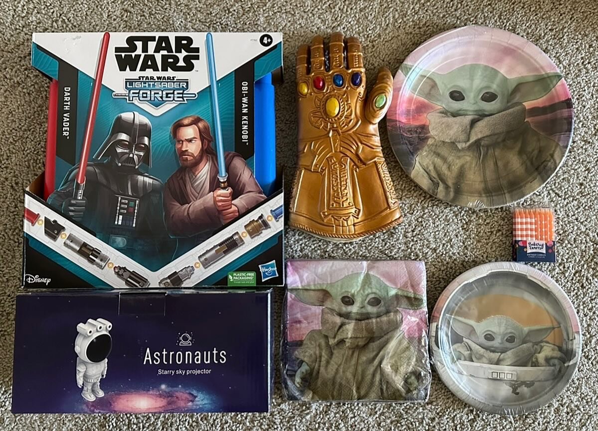 &ldquo;We just got into an apartment after 3 years of having to live in a hotel. I had to use everything I had saved for the apartment so this would help so much!&rdquo;

This Birthday Kit is for a boy who loves Star Wars and the color orange 🎉🧡🧁?