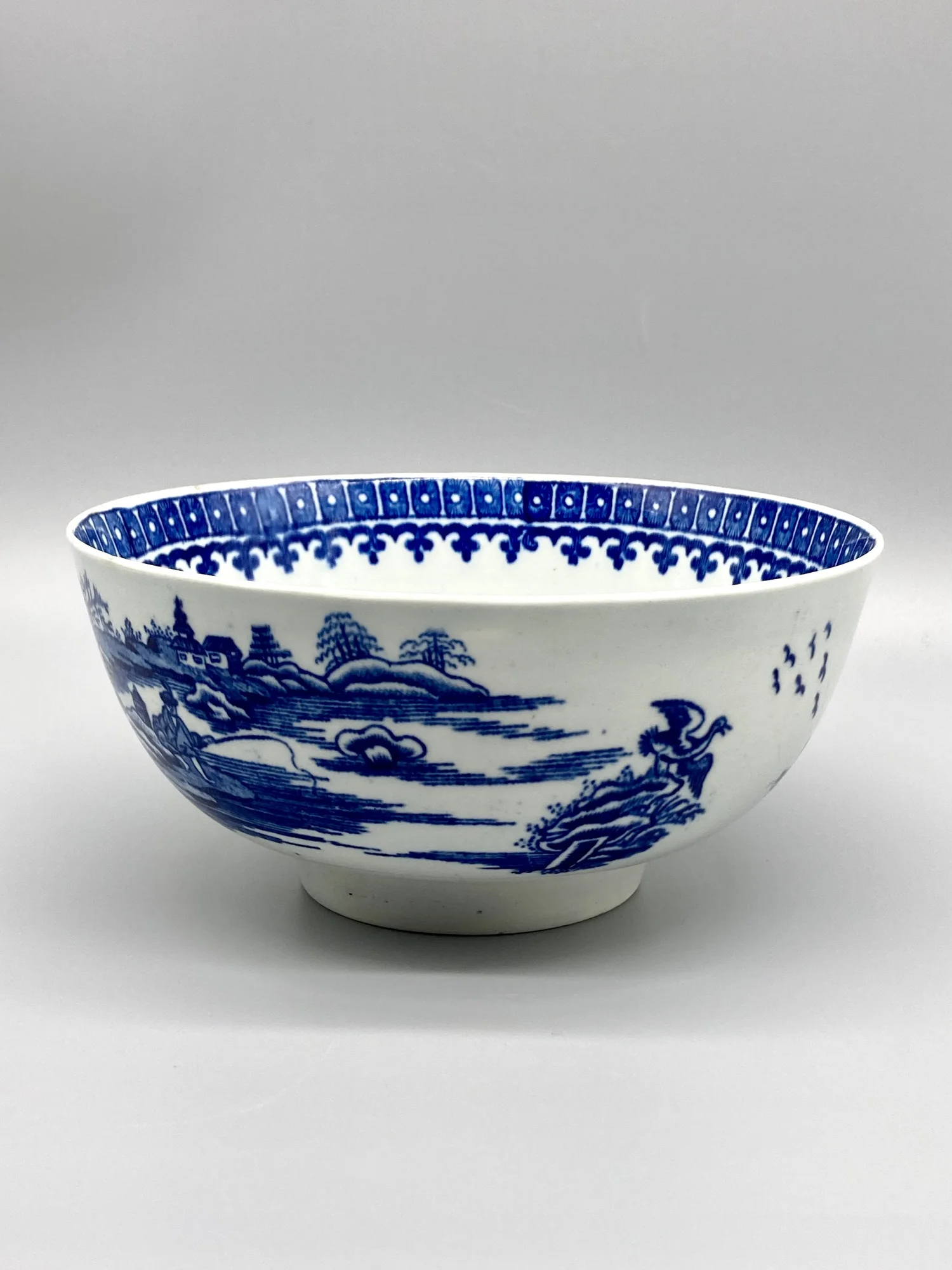 Early Worcester Porcelain Bowl, c1770-80