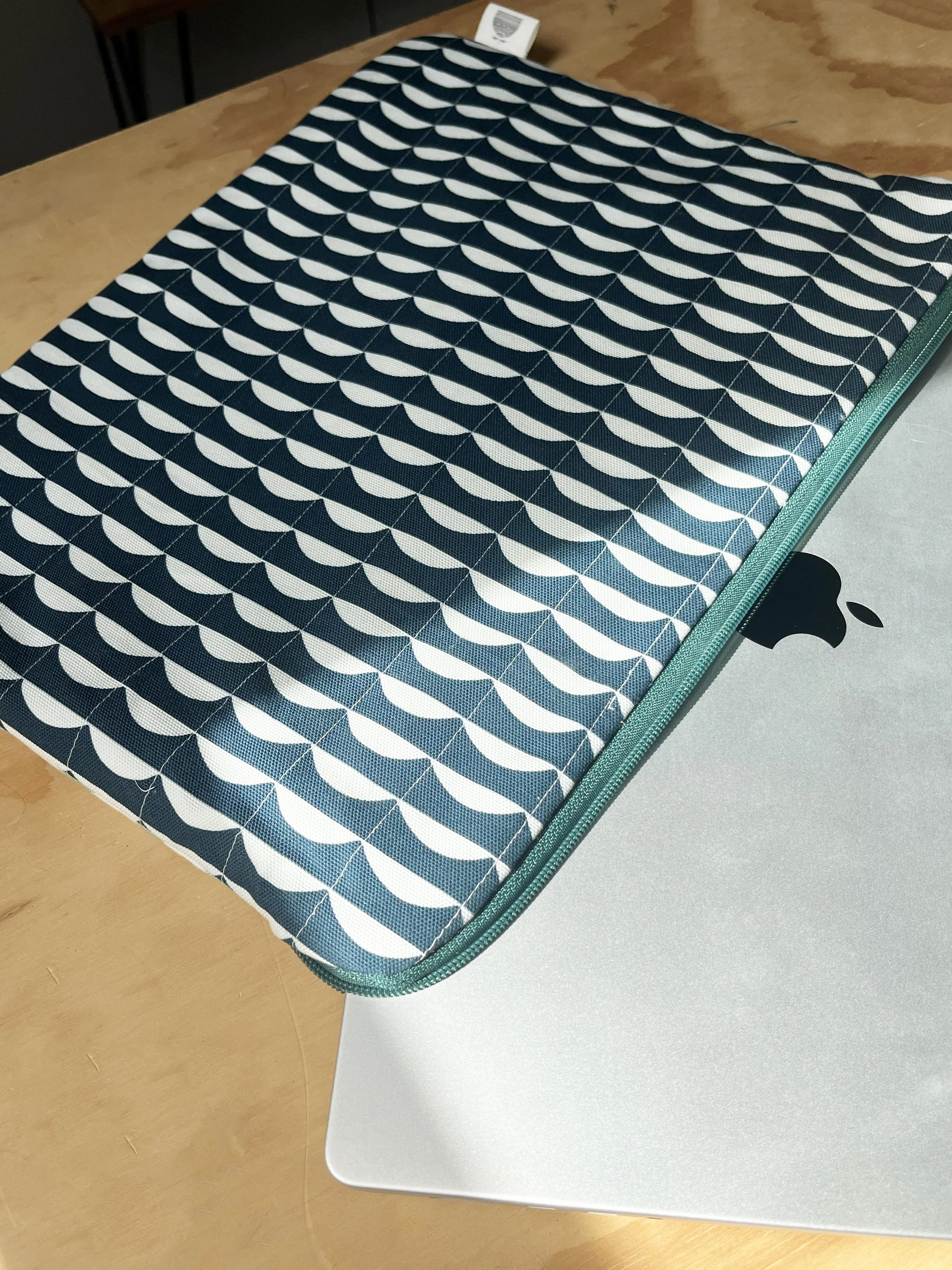 Scallop Laptop case - navy.jpg