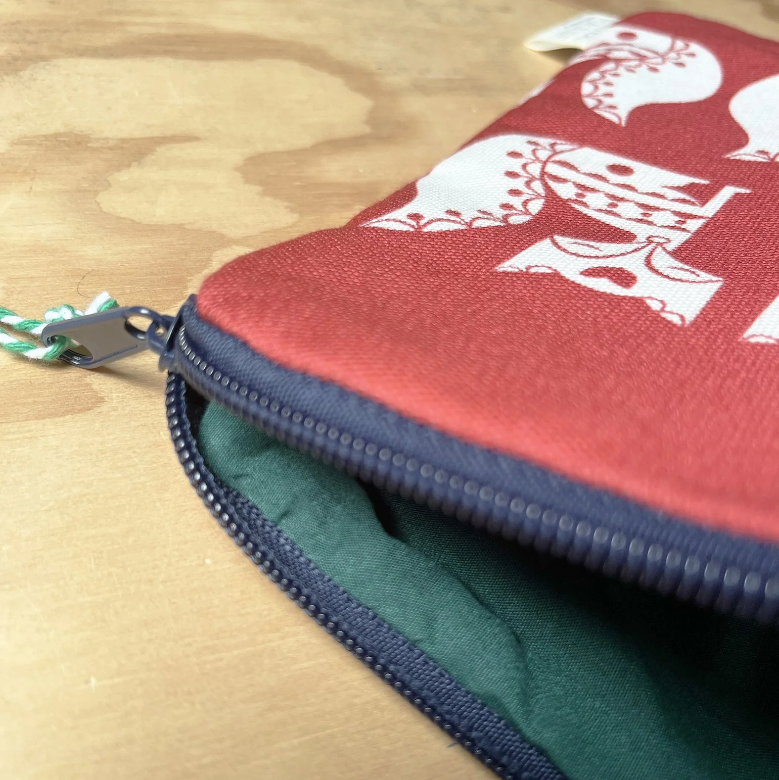 Red Fox Pouch - Zip detail 1.jpg