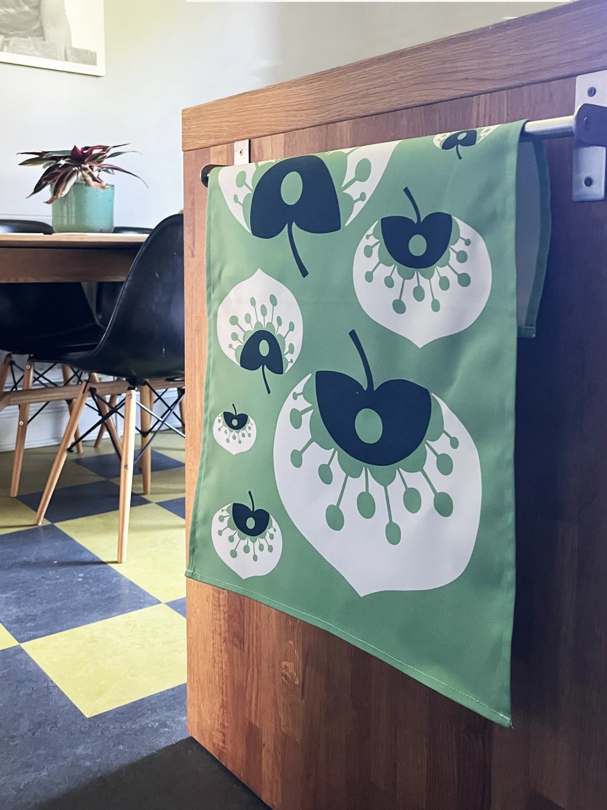 Green Lilipad insitu.jpg