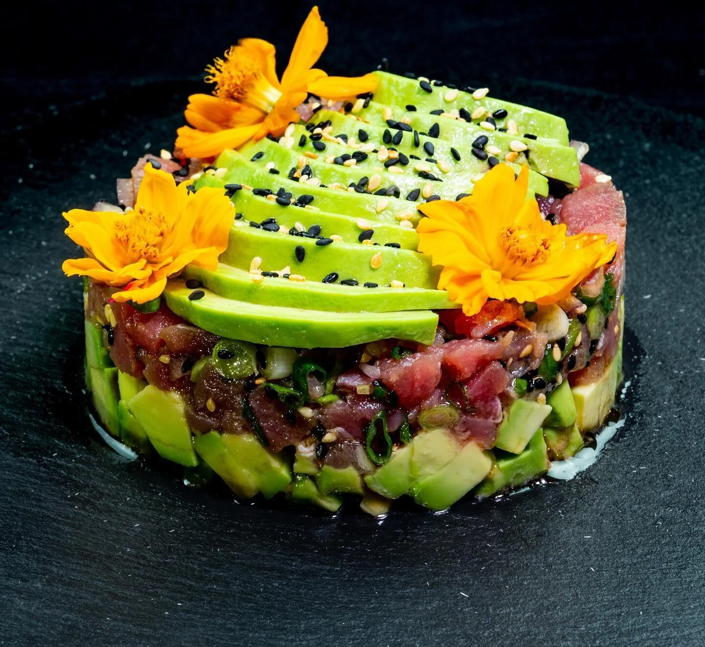 Tartar de at&uacute;n fresco con trocitos de avocado aderezado con una deliciosa spicy ponzu...Un cl&aacute;sico 💚🥑
#todoavocado
#avotartar
.
.
.
#avolovers&nbsp;#provocado&nbsp;#avocado&nbsp;#healthyfood&nbsp;#avocadoaddict&nbsp;#todoavocadoPTY&nb